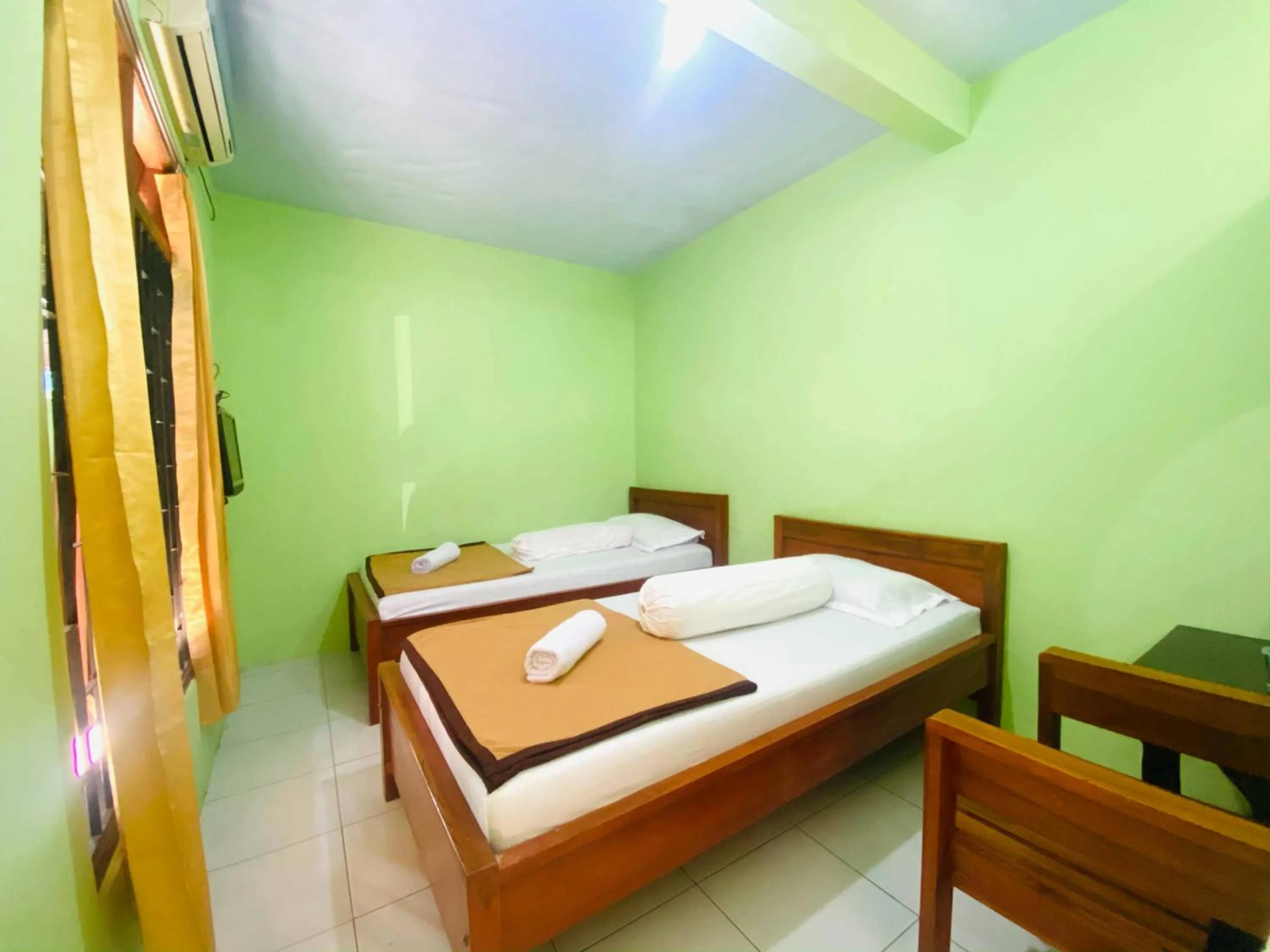 Bedroom, Bed in Hotel Gerung 1 near Alun Alun Nganjuk Mitra RedDoorz