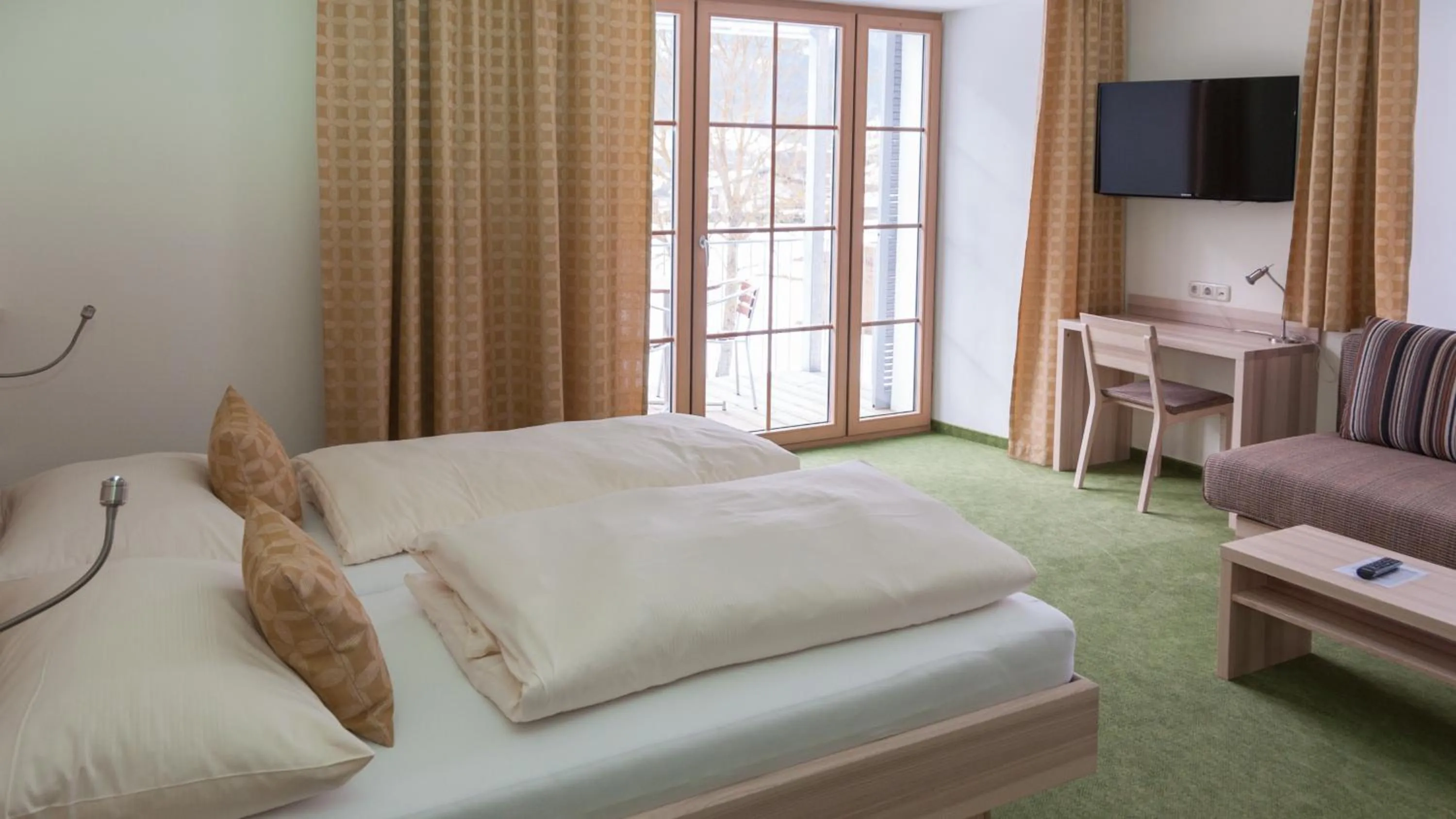 TV and multimedia, Bed in Familiengasthof Maier