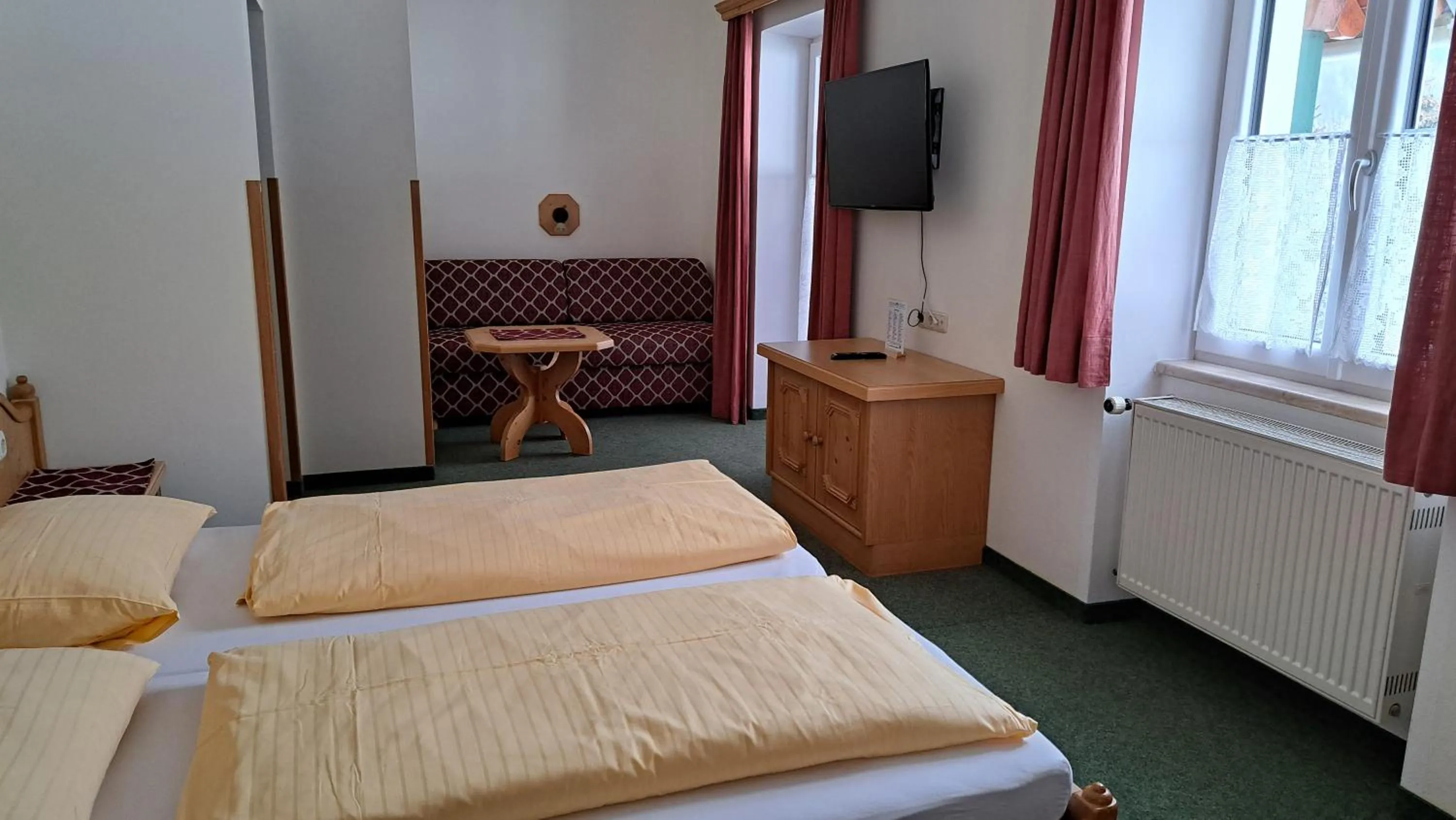 Photo of the whole room, Bed in Familiengasthof Maier