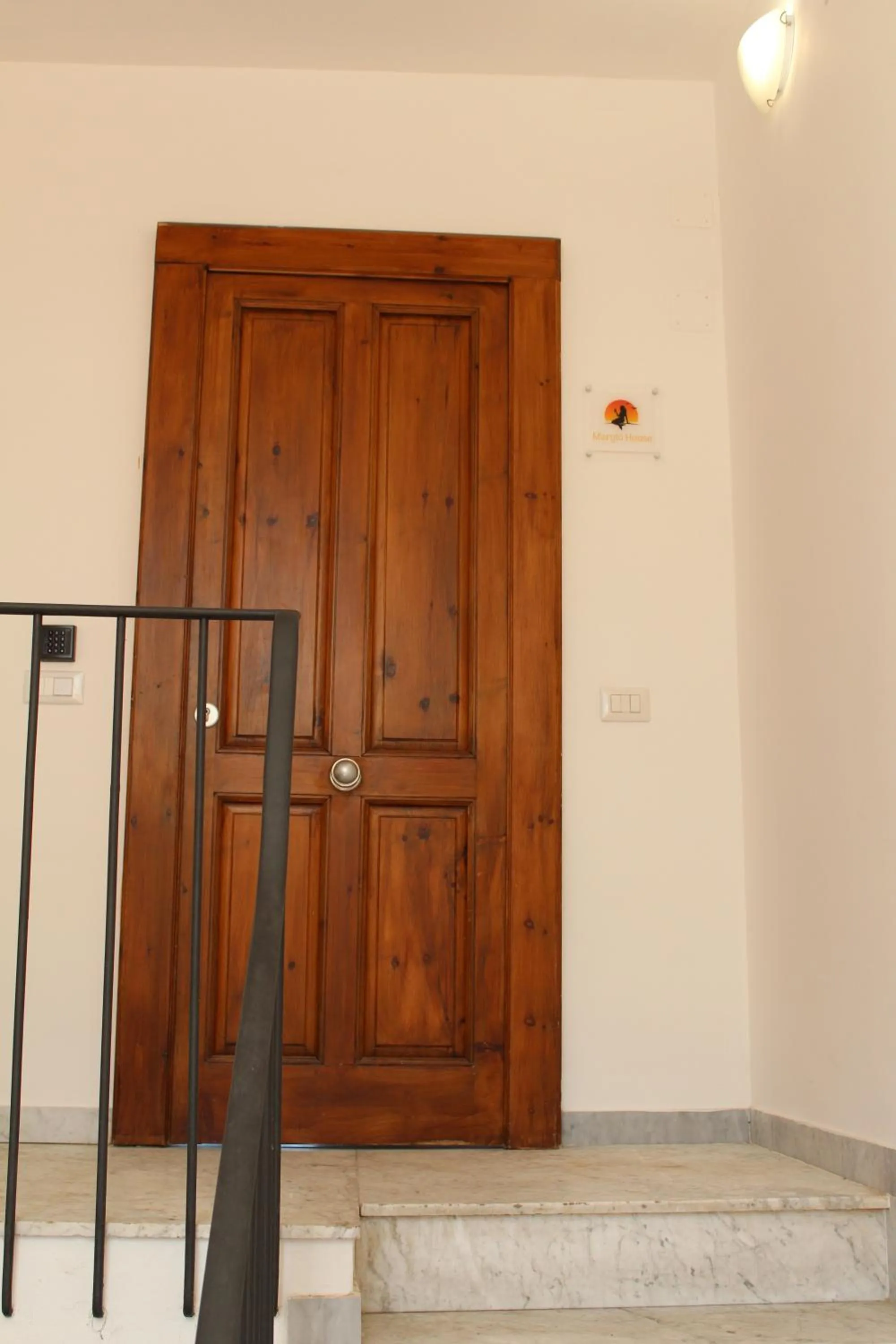 Facade/entrance in Margiò House