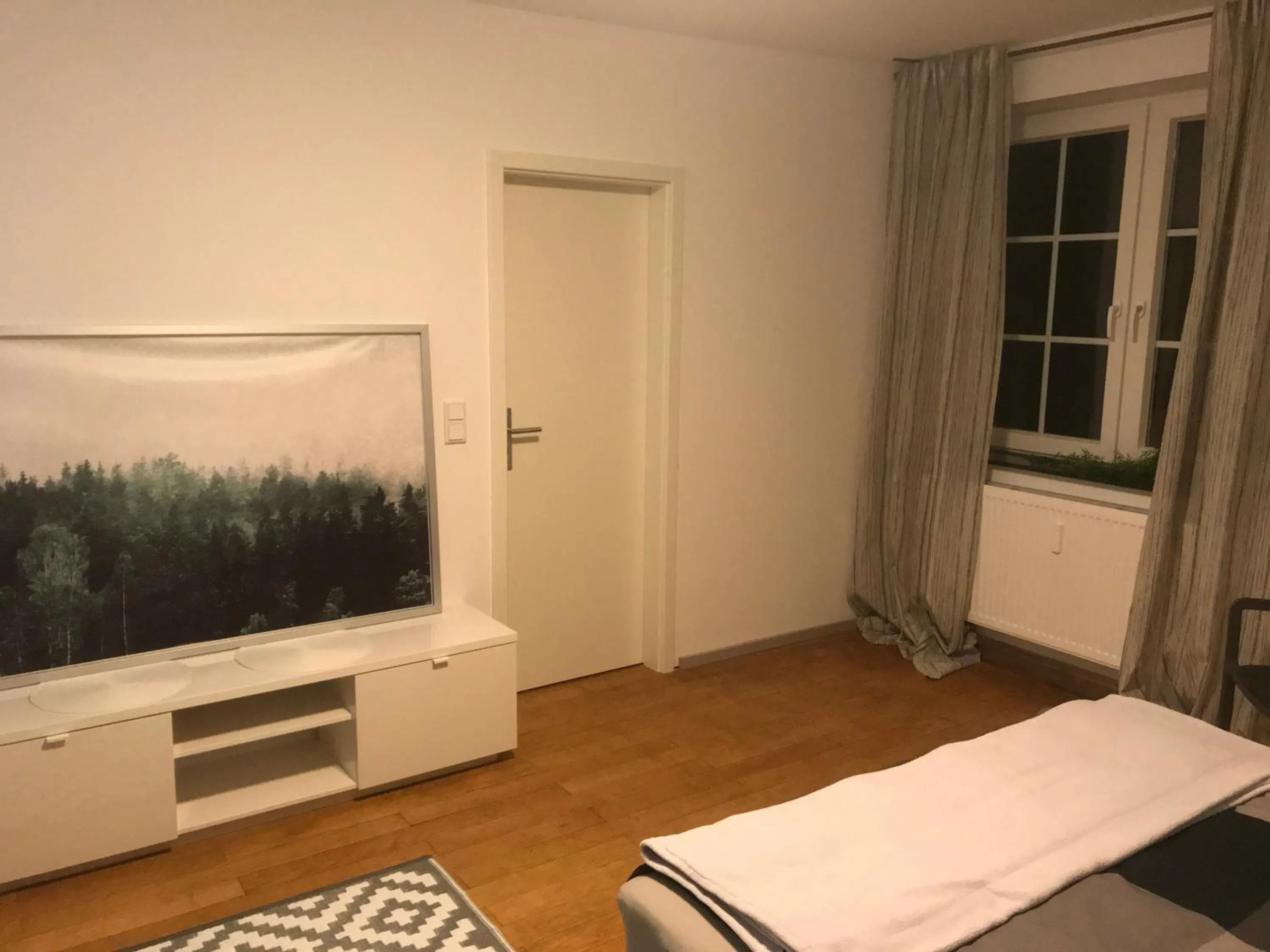 Bed in Haus im Grünen