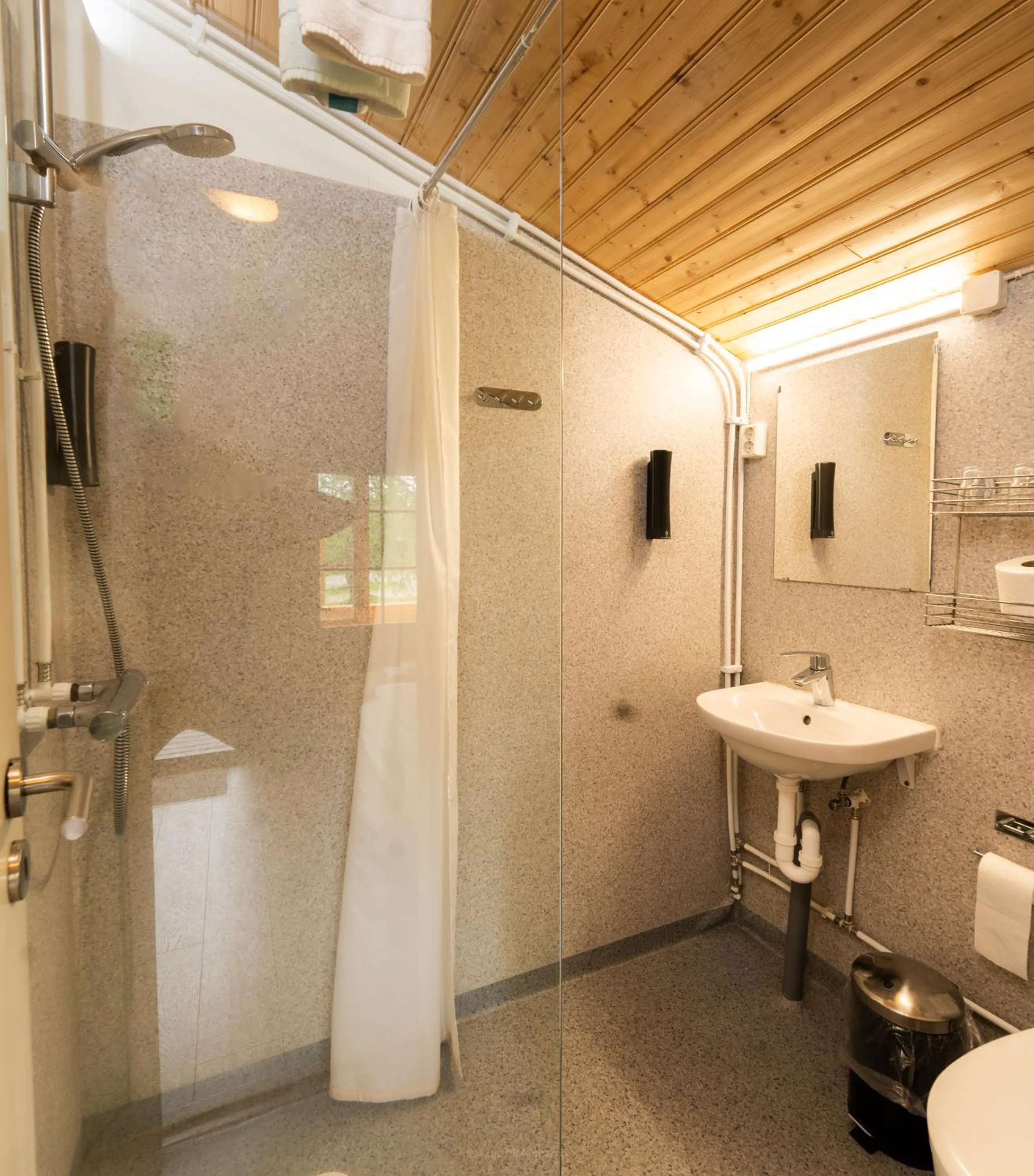 Shower in Hótel Eyvindará