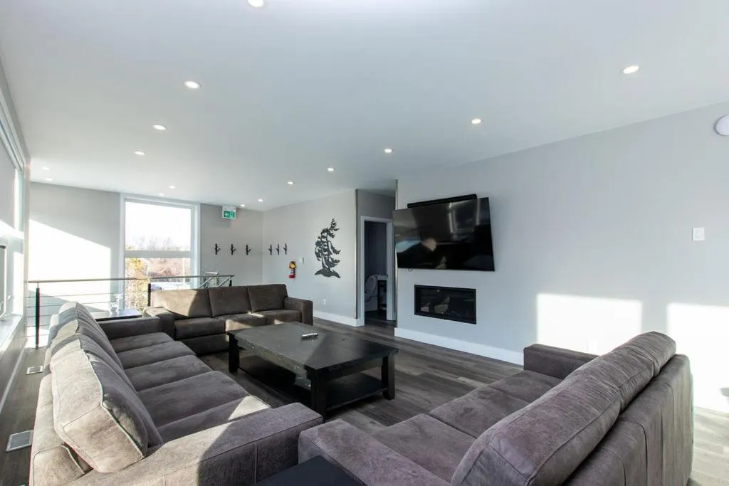 Communal lounge/ TV room in 107 Birchview Trail