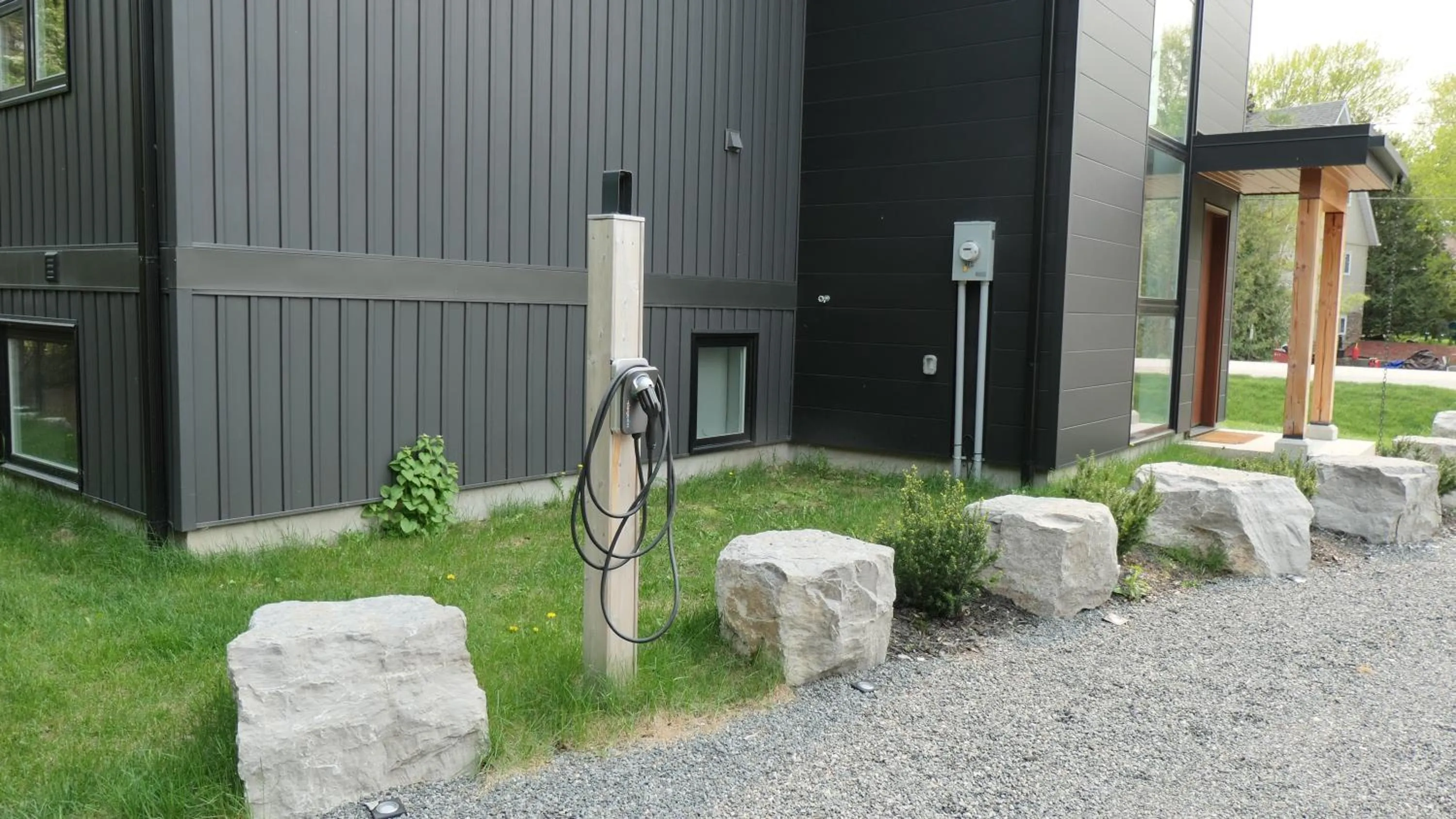 Property building in 107 Birchview Trail