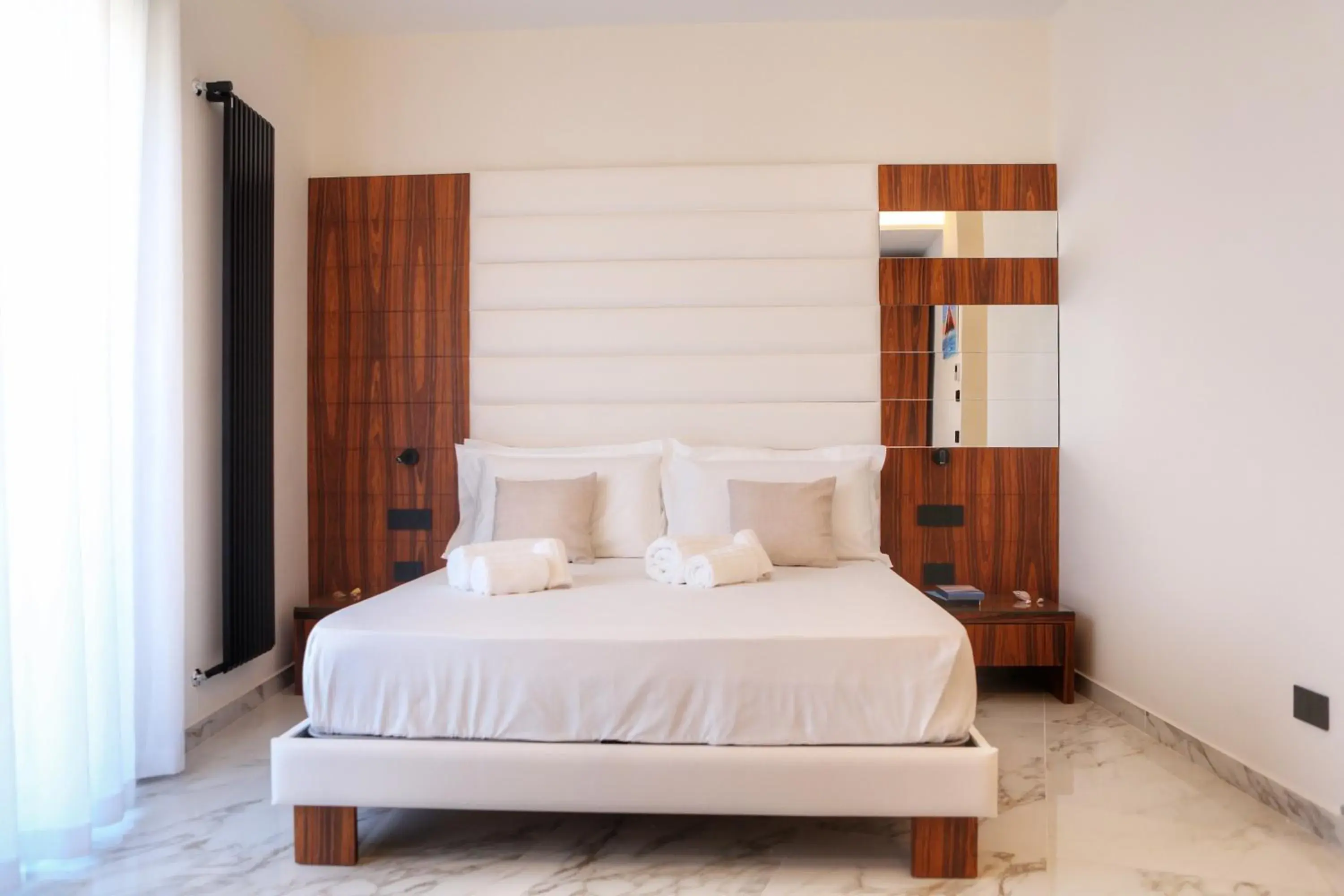 Deluxe Double Room with Balcony and Sea View in B&B BorgiaRooms Deluxe Double Room with Balcony and Sea View in B&B BorgiaRooms