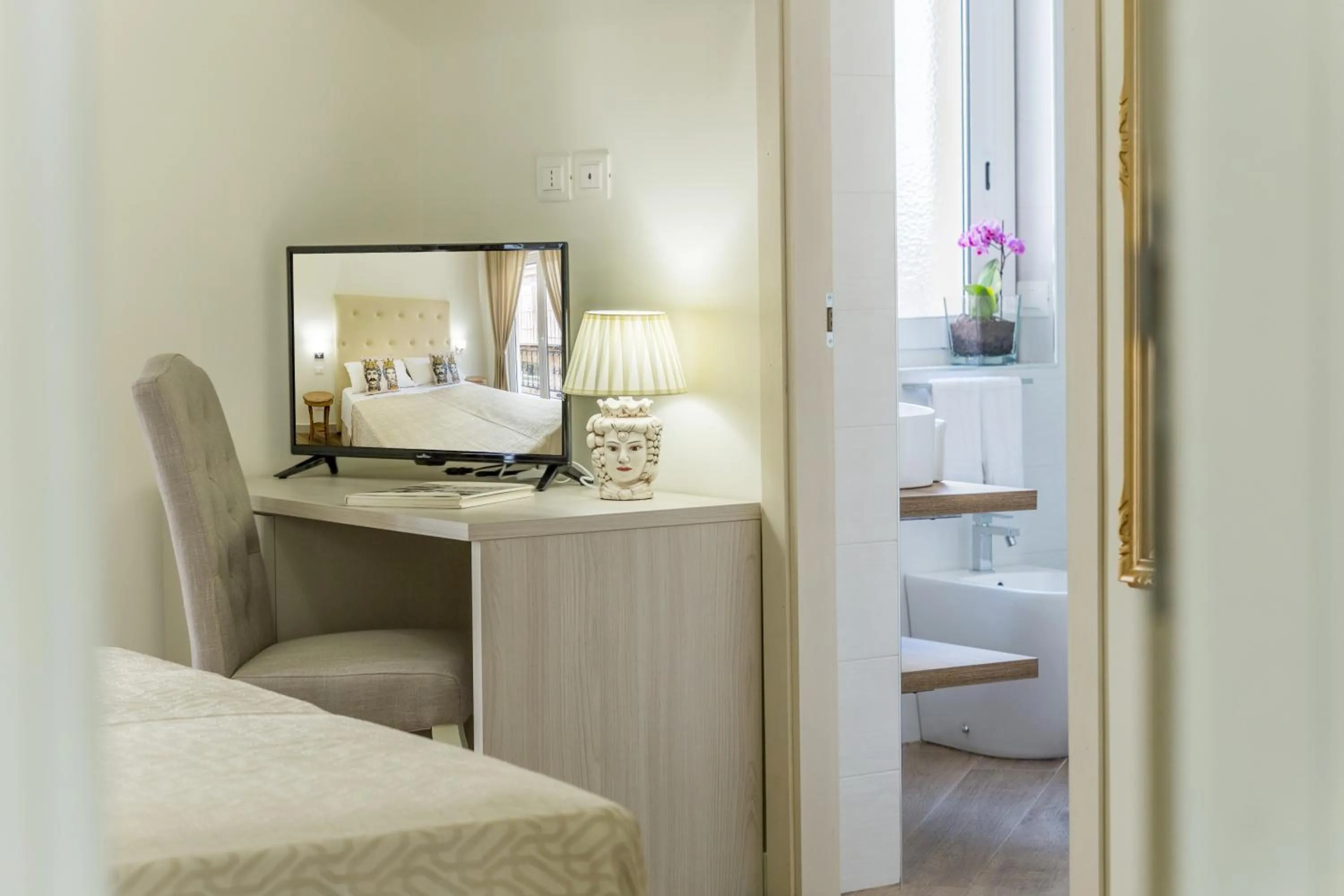 Bed in Kèramos Luxury Rooms