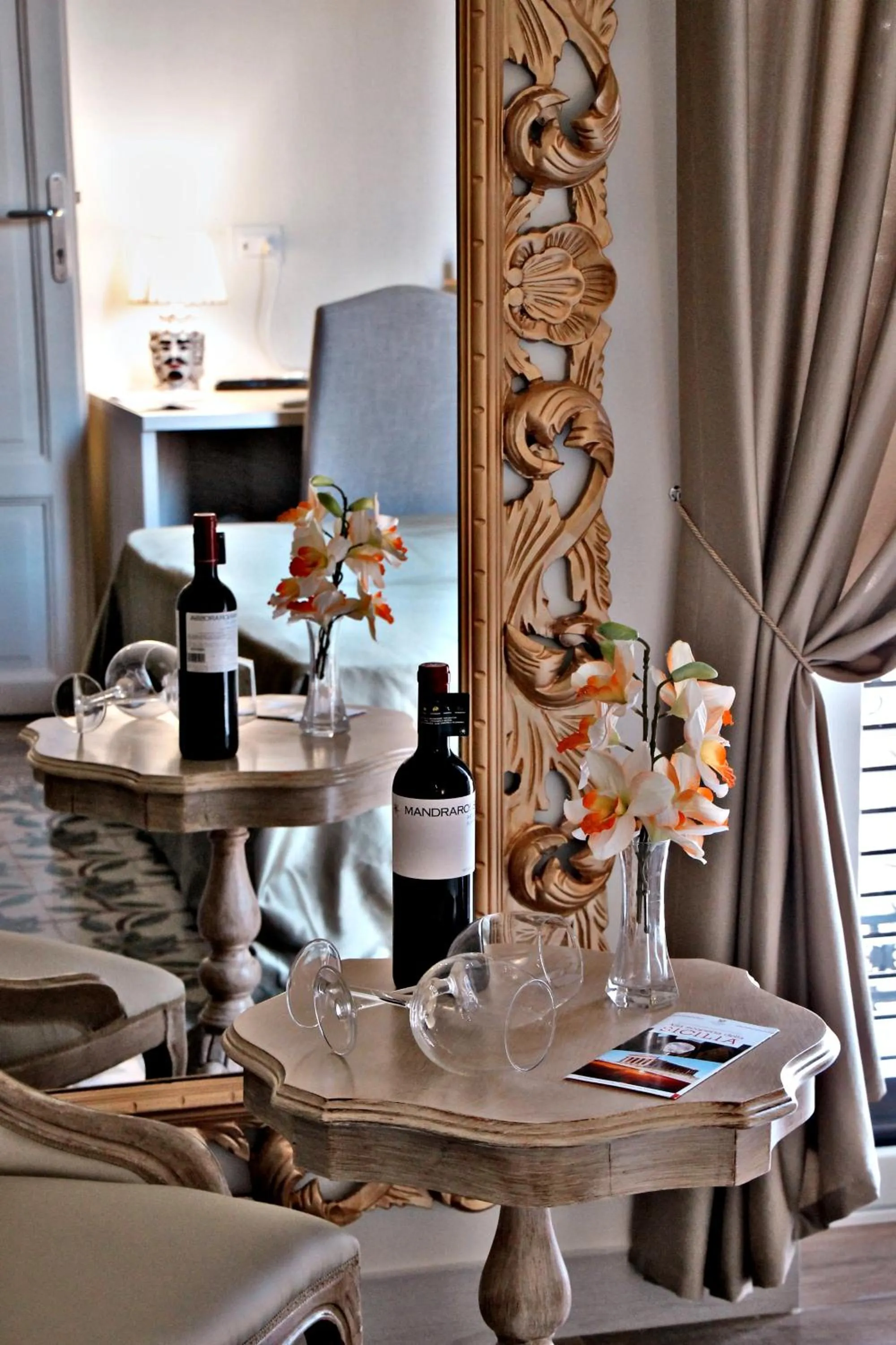 Food and drinks in Kèramos Luxury Rooms