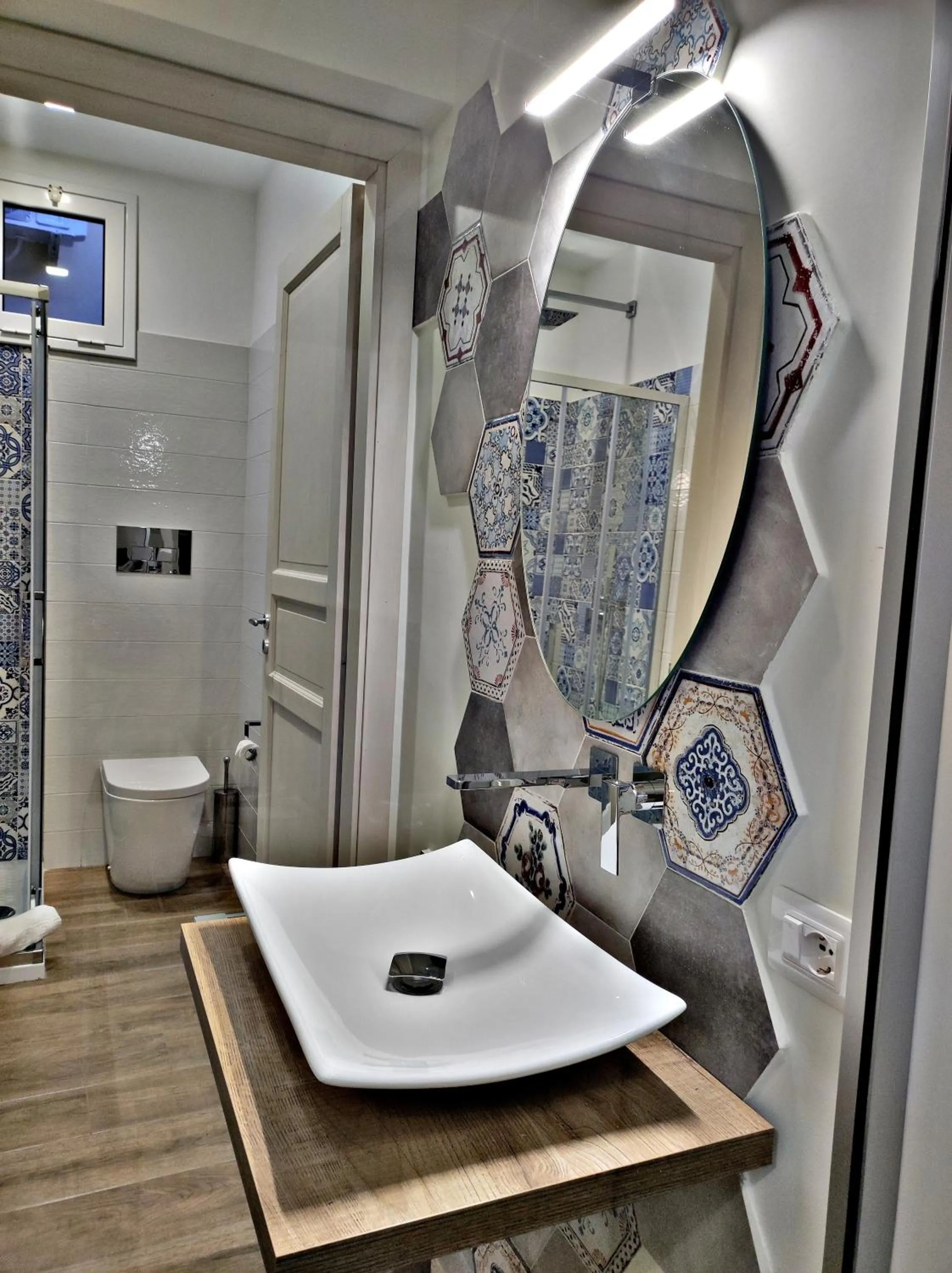 Shower in Kèramos Luxury Rooms