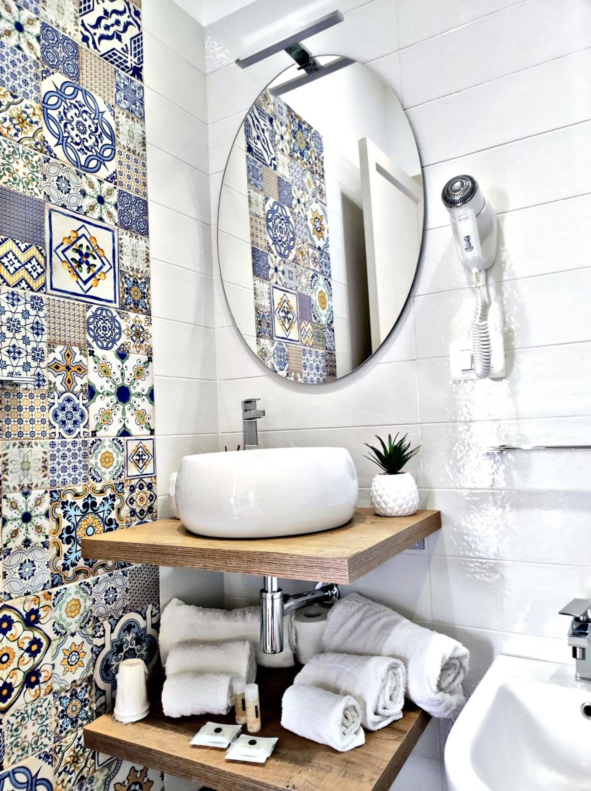 Shower in Kèramos Luxury Rooms