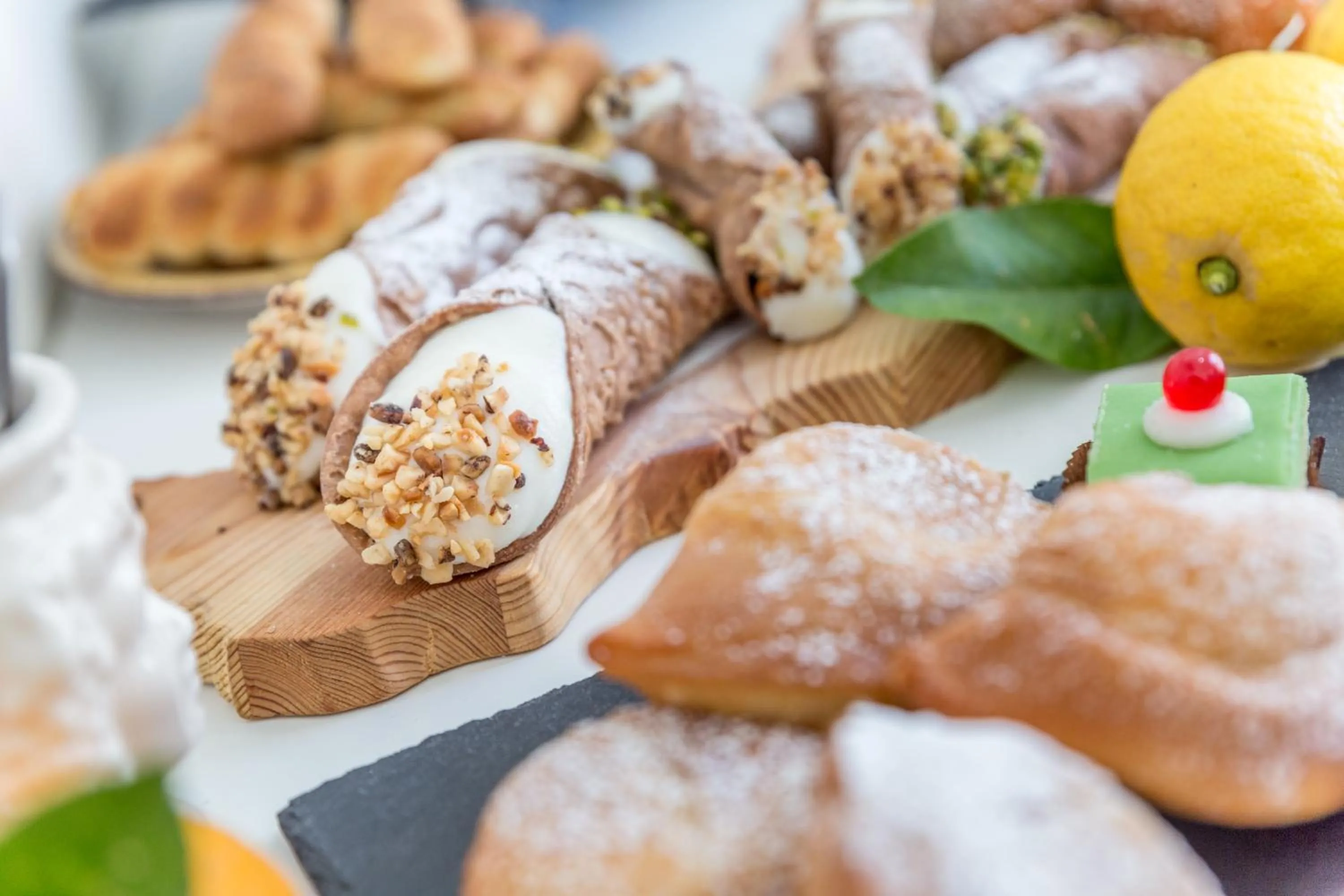 Food in Kèramos Luxury Rooms