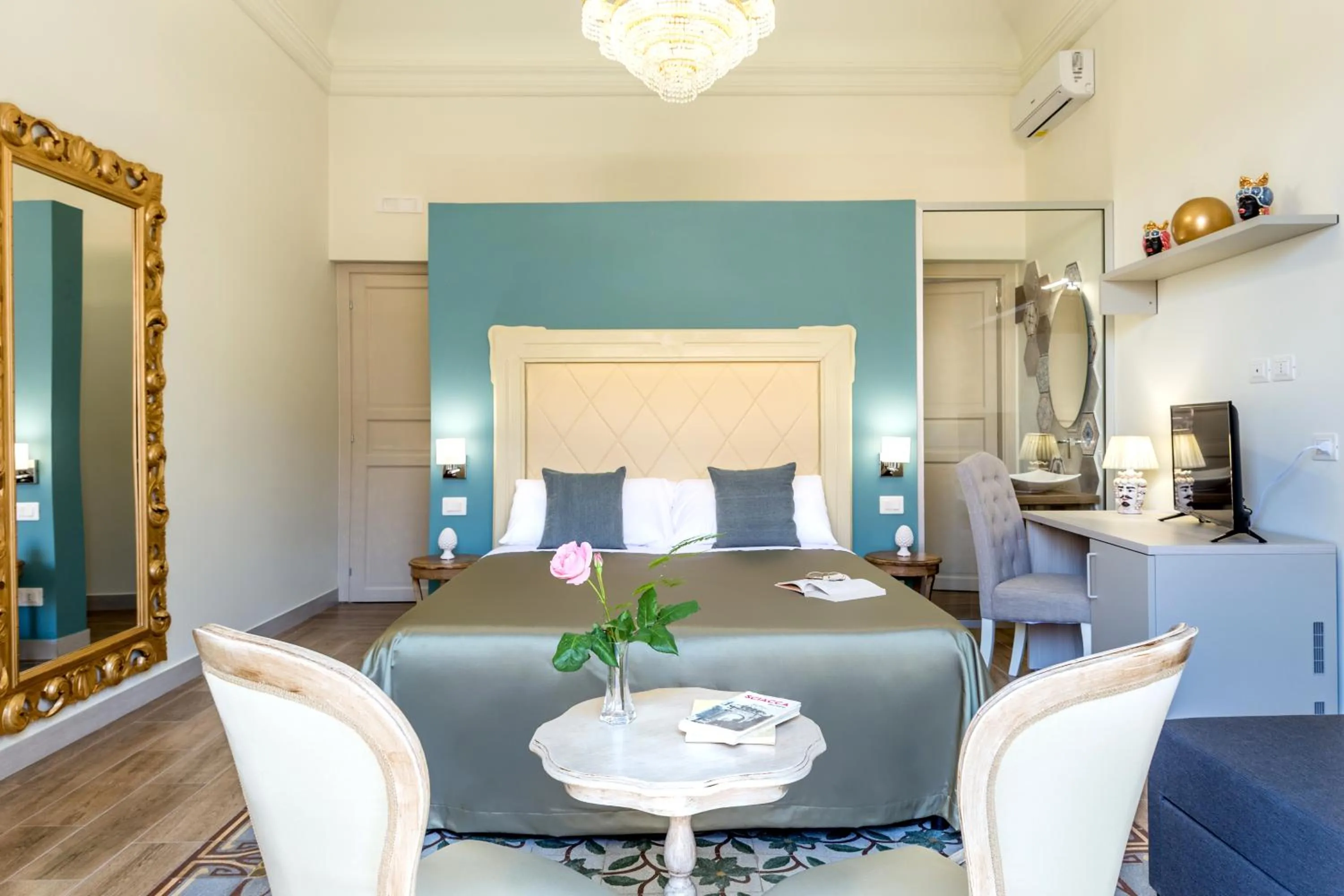 Bed in Kèramos Luxury Rooms