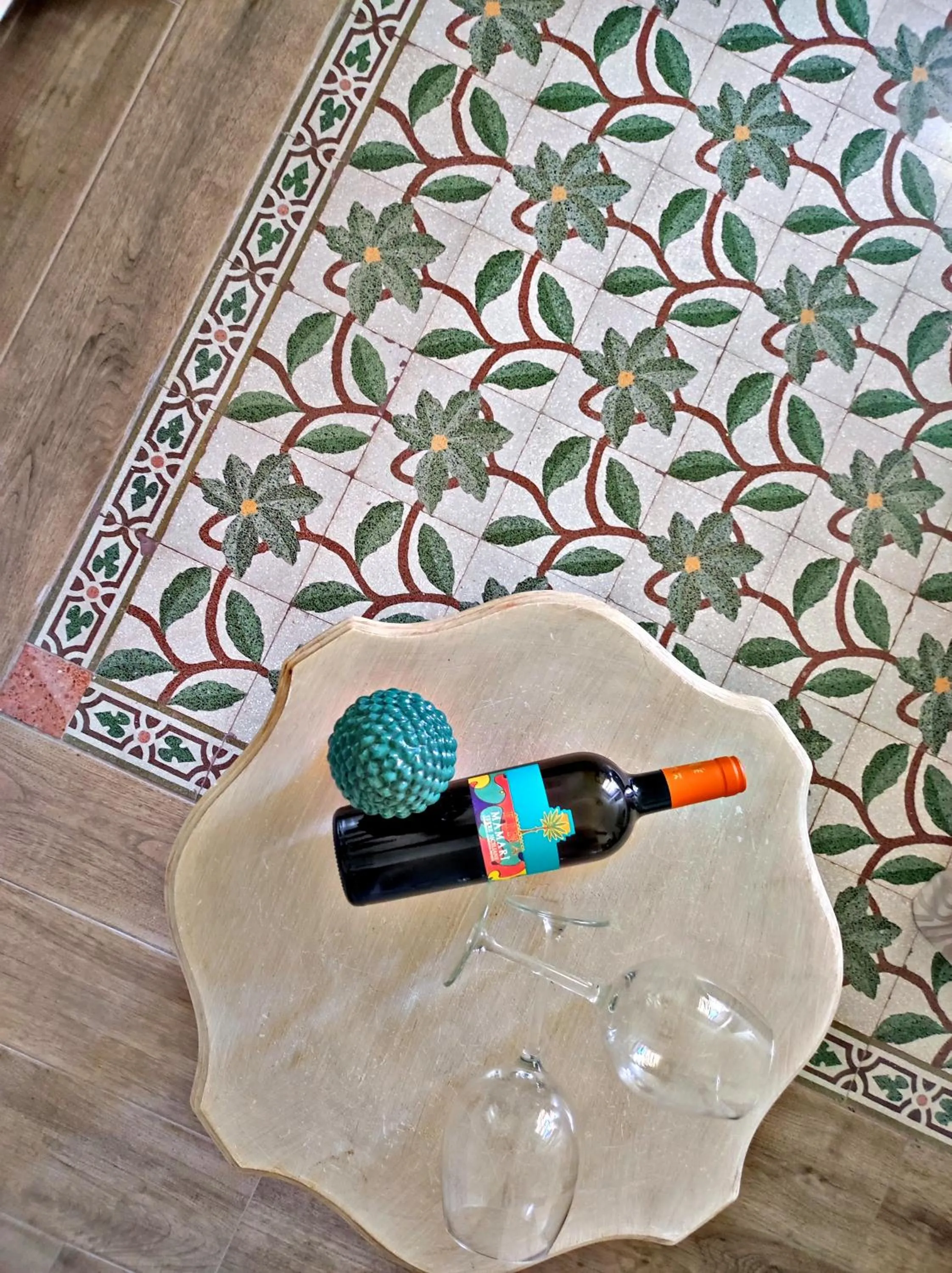 Food and drinks in Kèramos Luxury Rooms