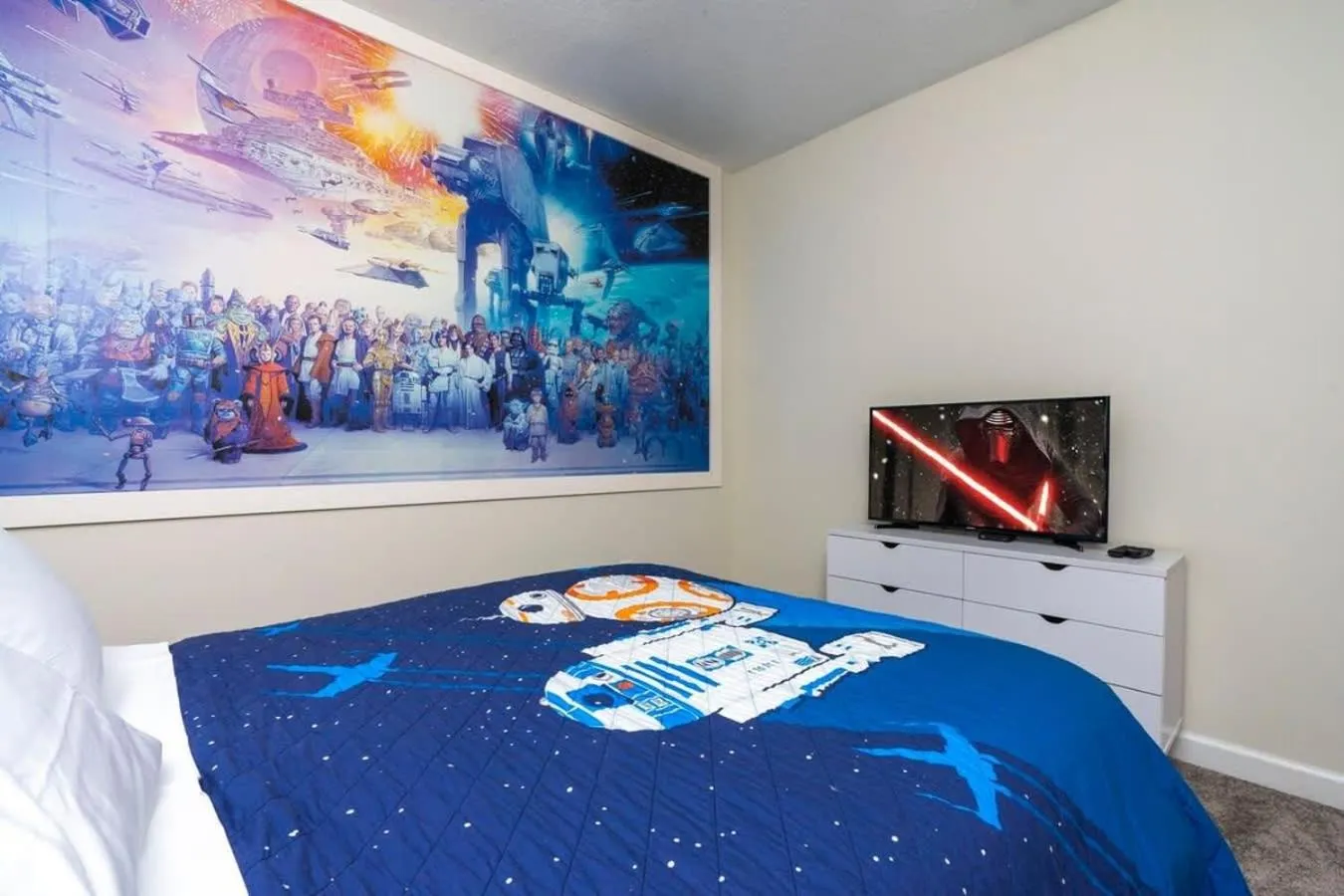 Bed in Stunning 5 Bd w/ Pool Close to Disney 2905