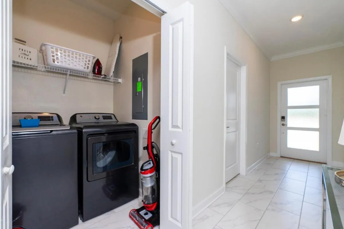 Stunning 5 Bd w/ Pool Close to Disney 2905