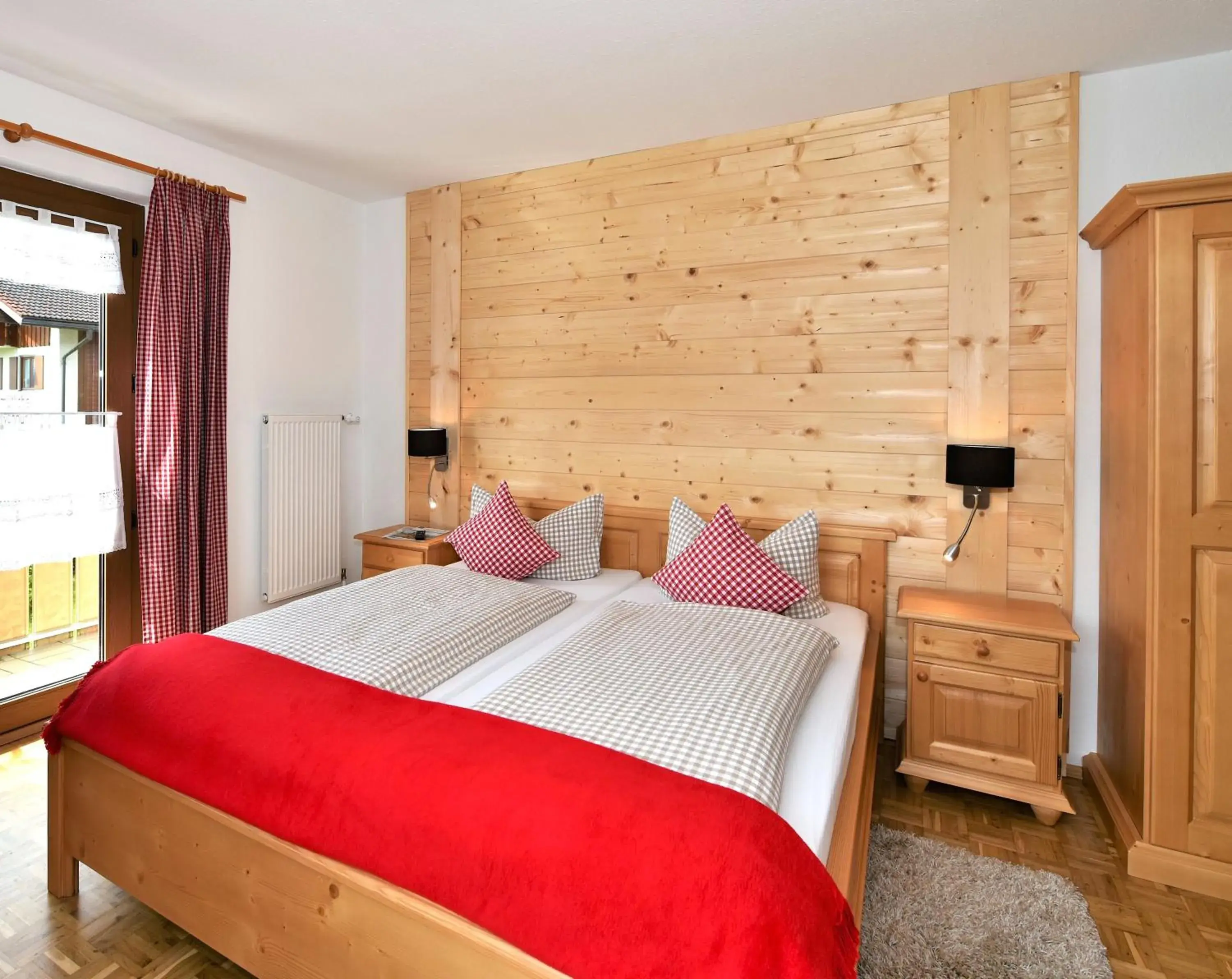 Double Room with Balcony in Hotel AlpIn Bed & Breakfast Double Room with Balcony in Hotel AlpIn Bed & Breakfast