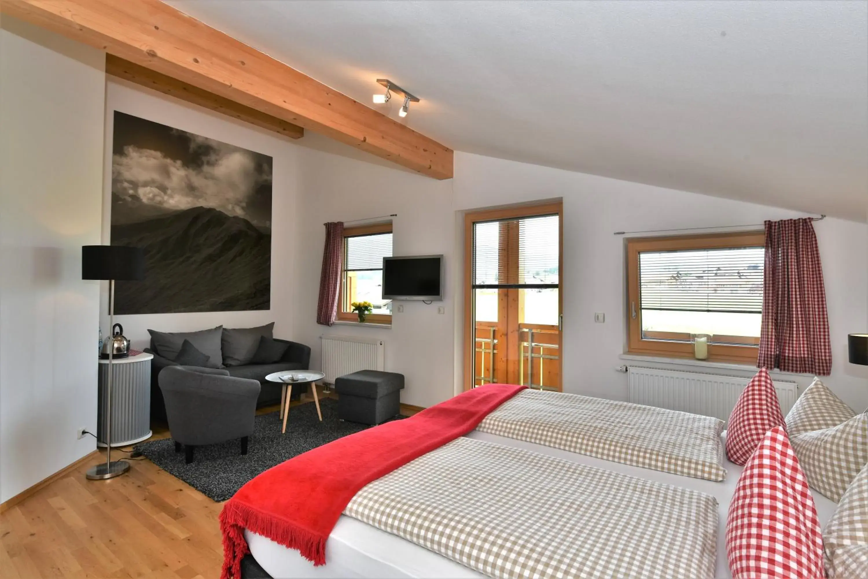 Large Double Room in Hotel AlpIn Bed & Breakfast Large Double Room in Hotel AlpIn Bed & Breakfast