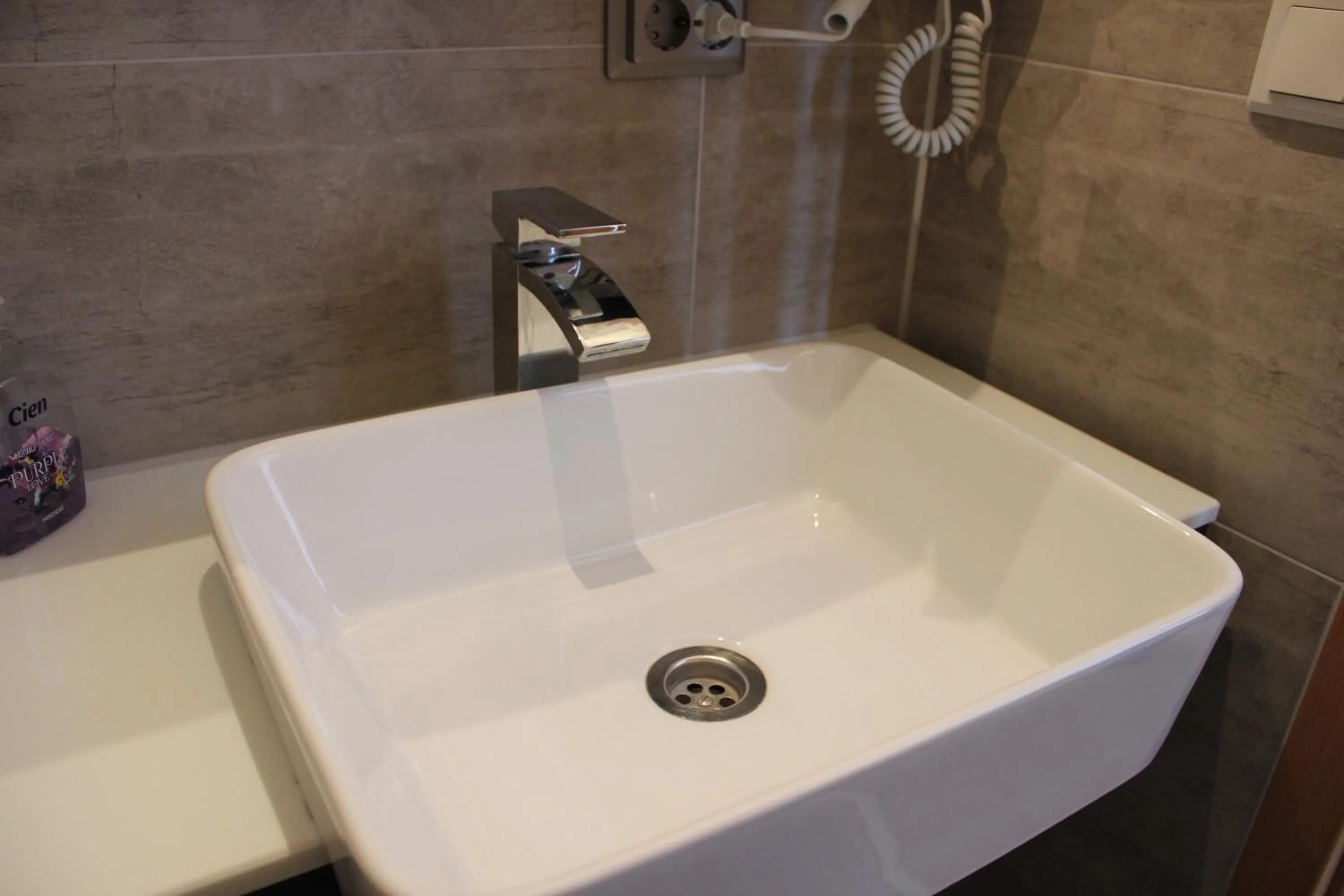 Bathroom in Hotel Rheinbrücke