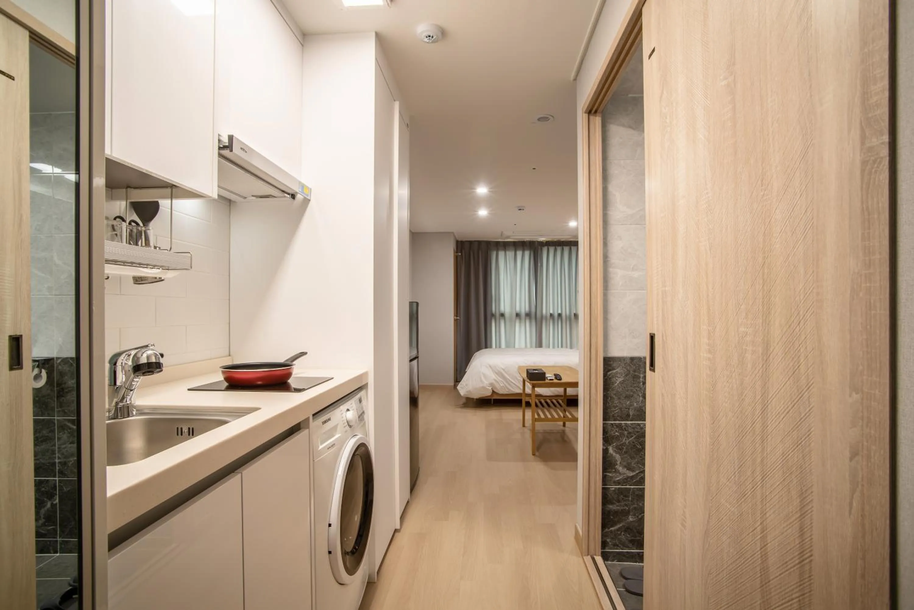 Kitchen or kitchenette in Jeju Central Park Residence