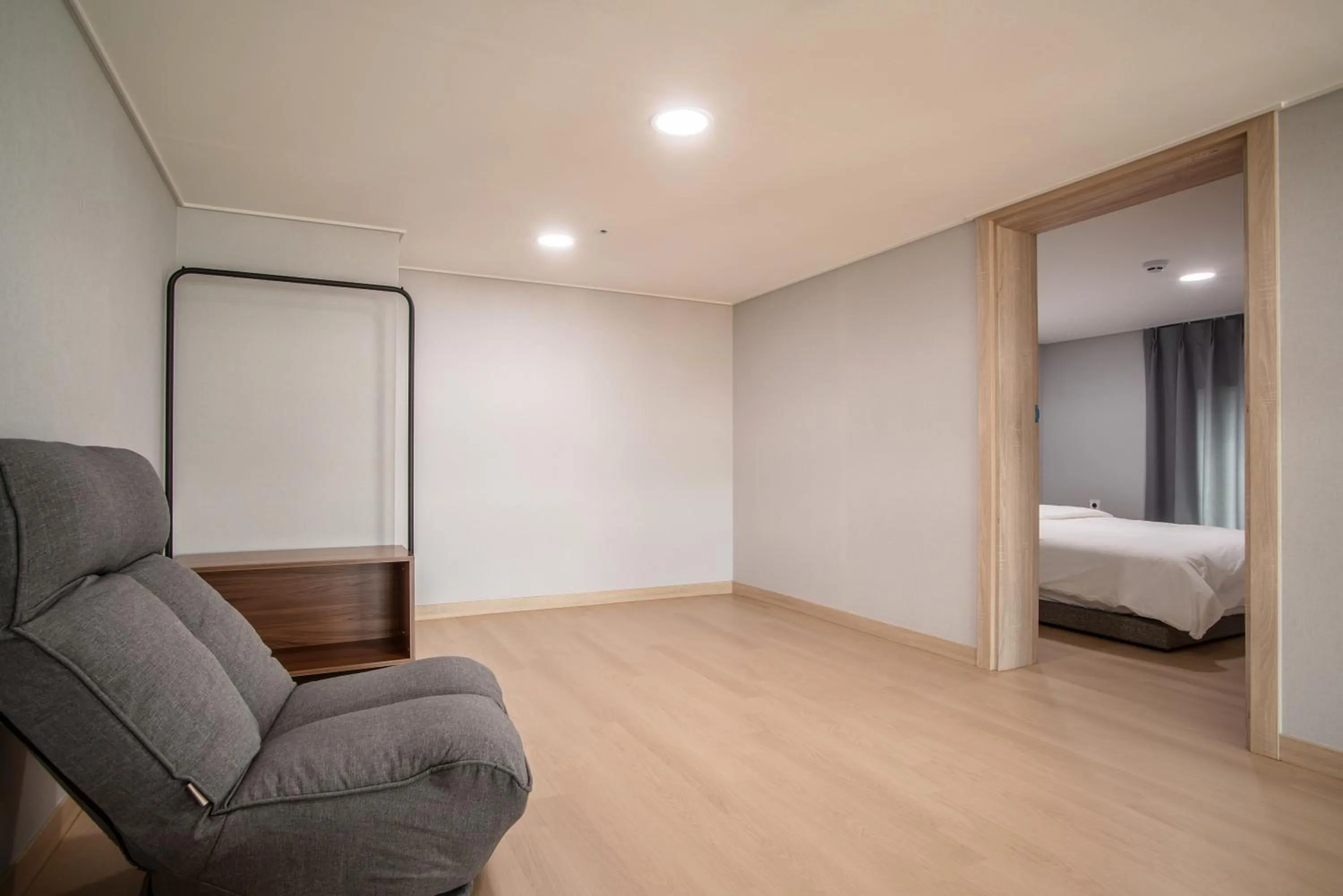 Seating area, Bed in Jeju Central Park Residence