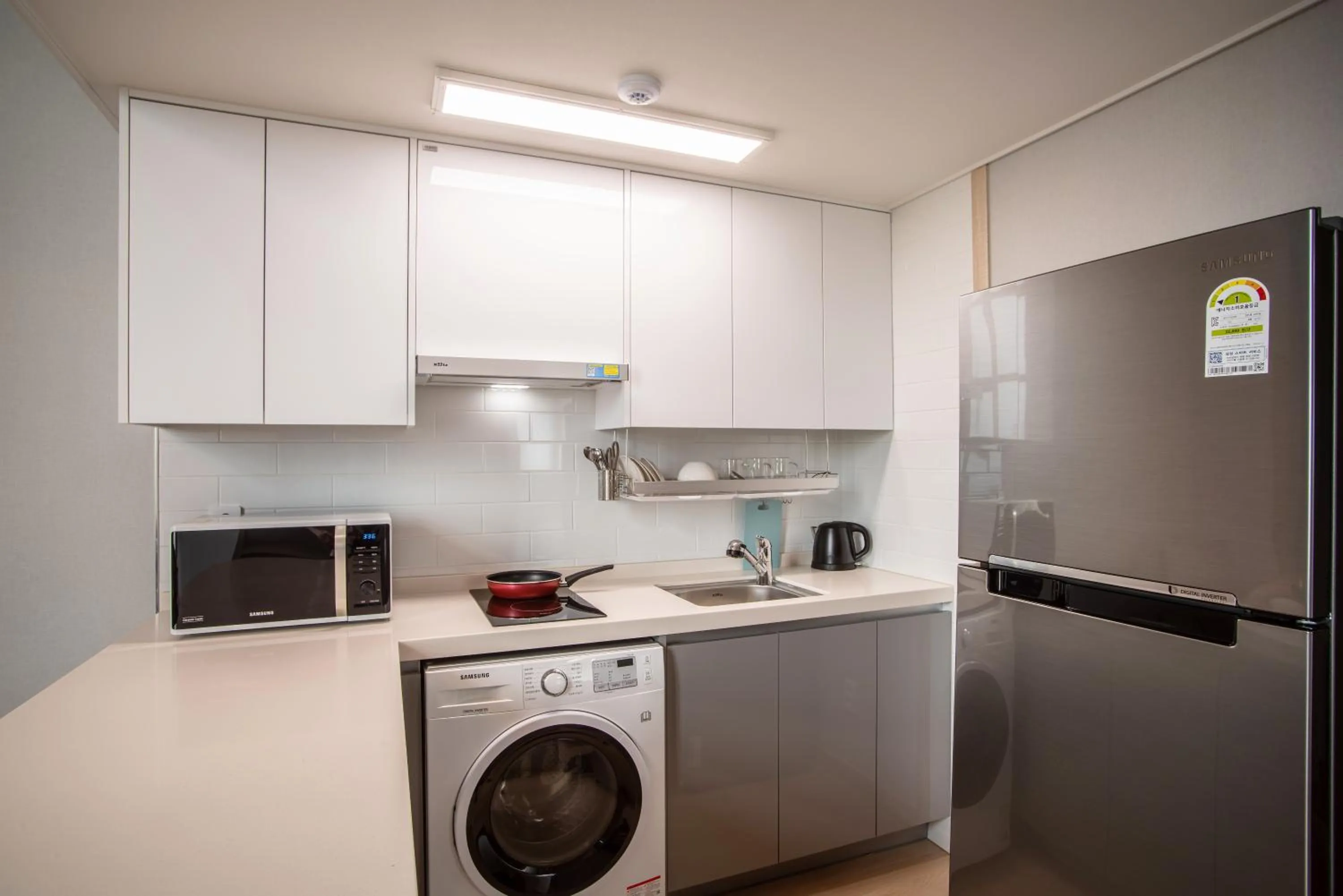 Kitchen or kitchenette in Jeju Central Park Residence