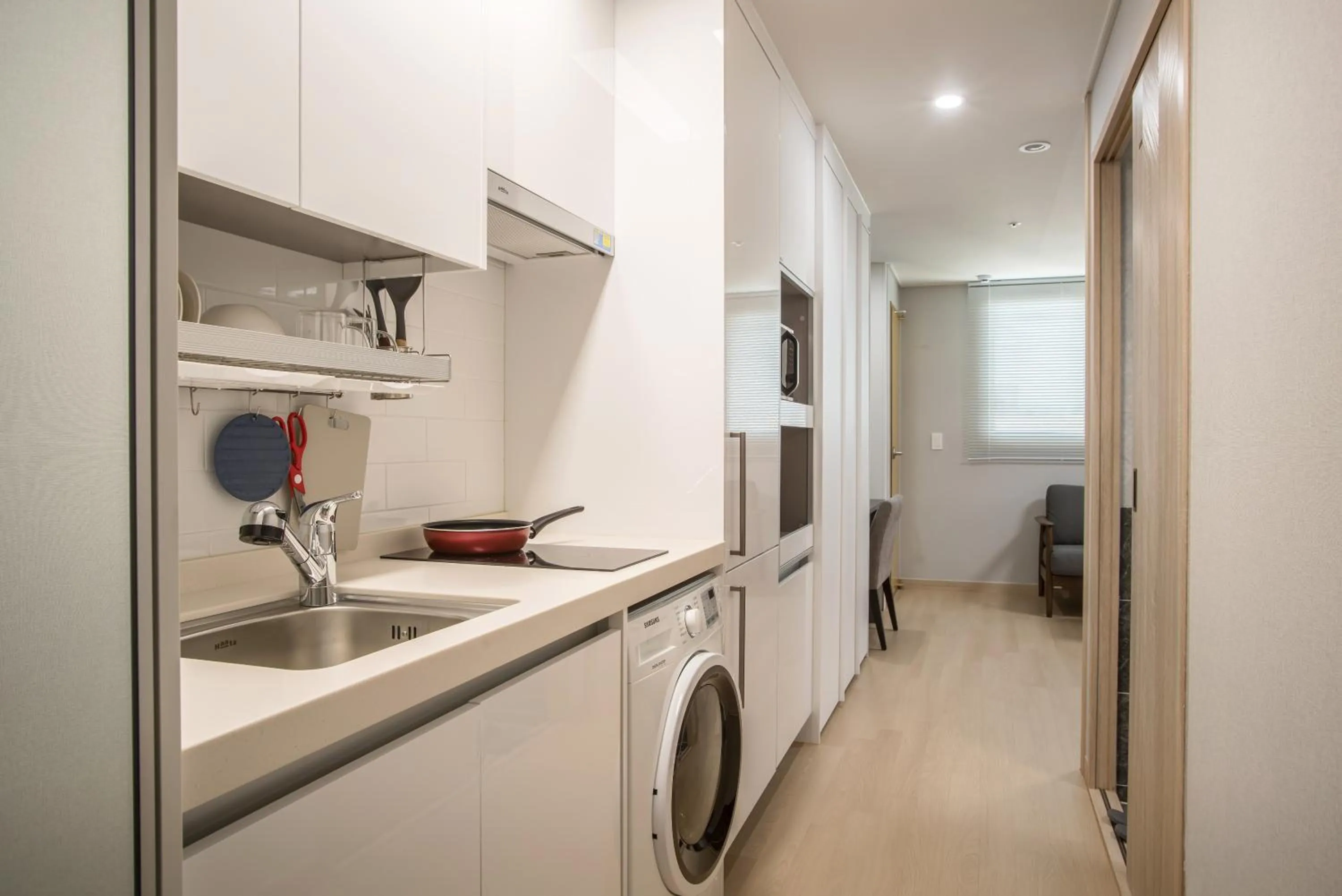 Kitchen or kitchenette in Jeju Central Park Residence