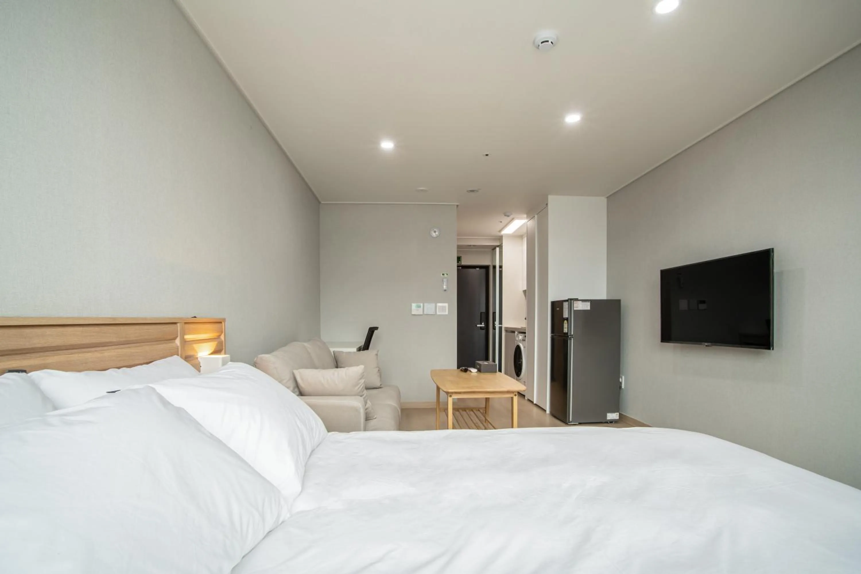 TV and multimedia, Bed in Jeju Central Park Residence