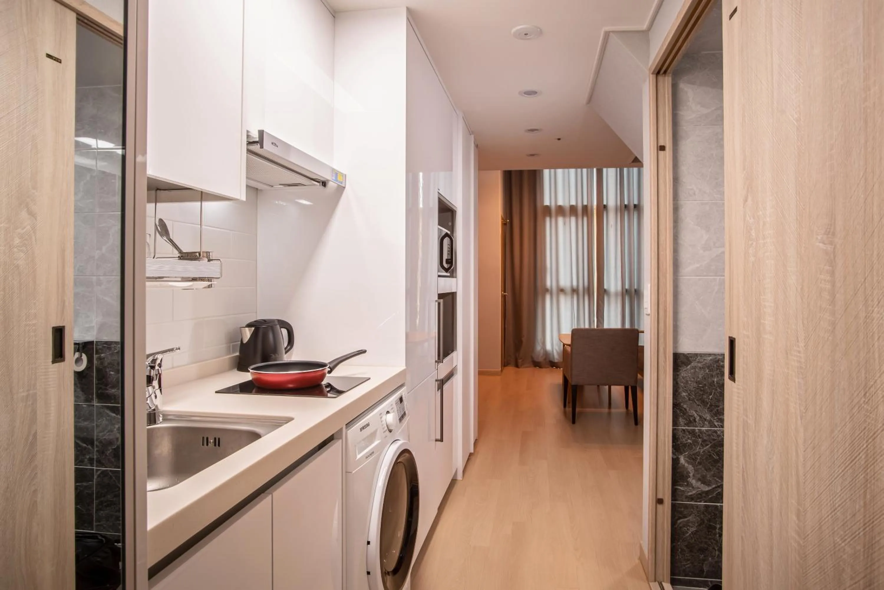 Kitchen or kitchenette in Jeju Central Park Residence