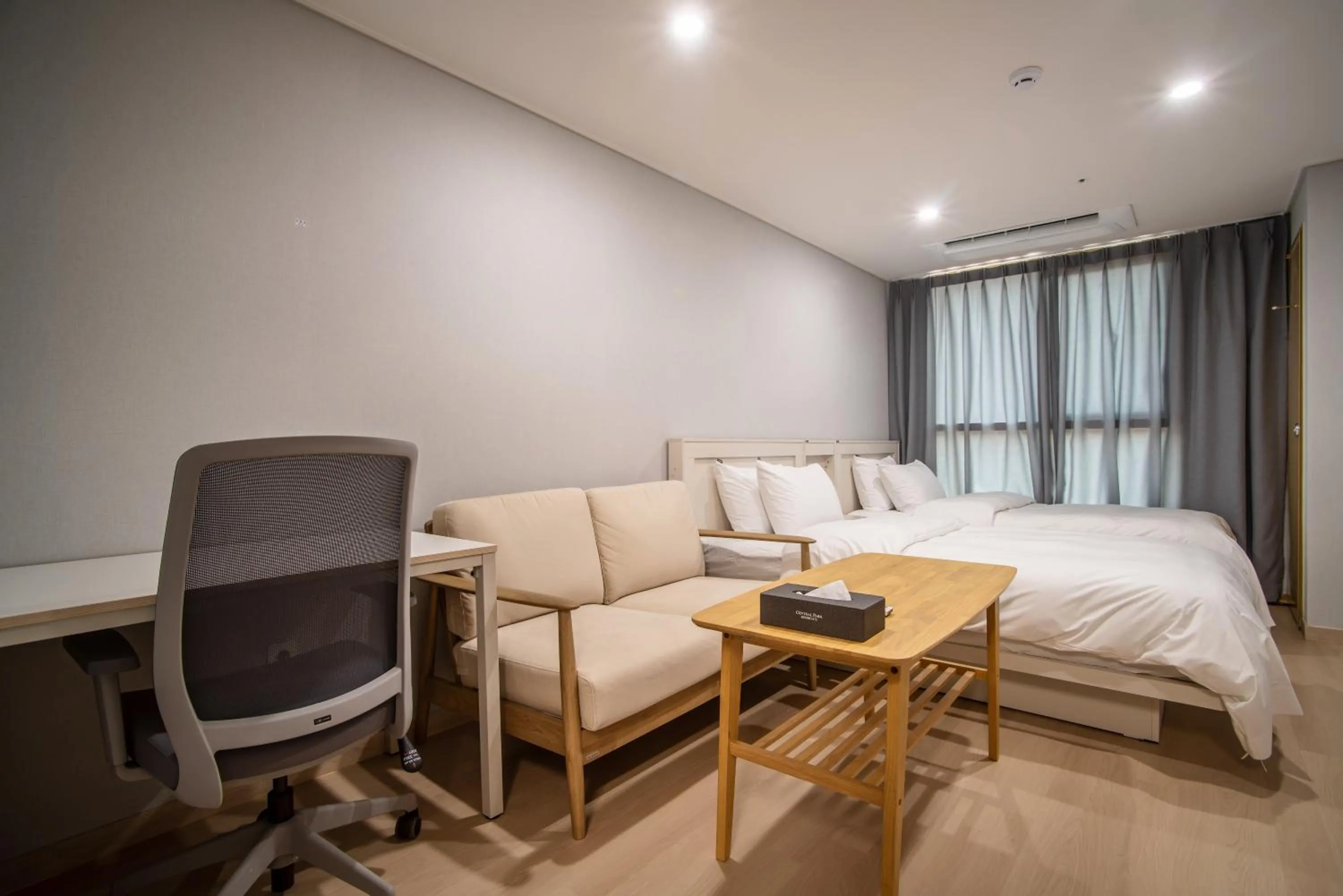 Photo of the whole room, Bed in Jeju Central Park Residence