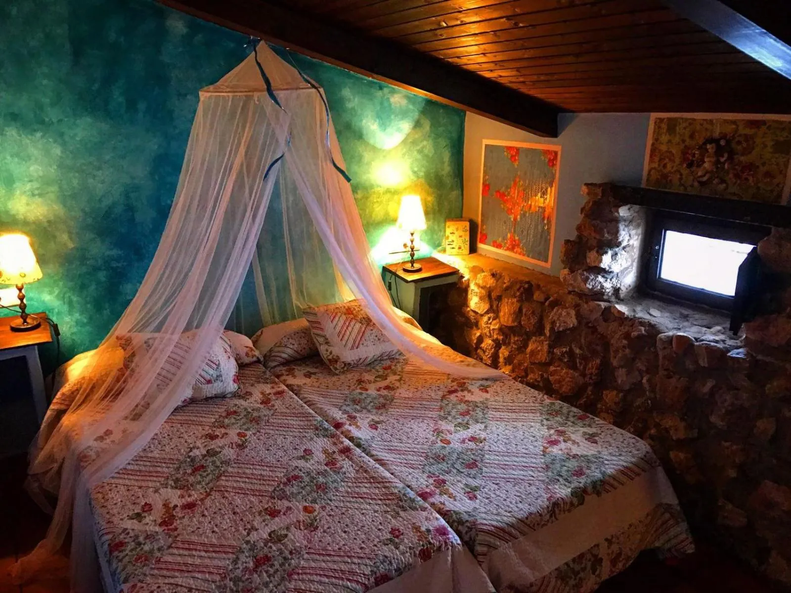 Bed in Romantic getaway to Cuenca - La Quinta
