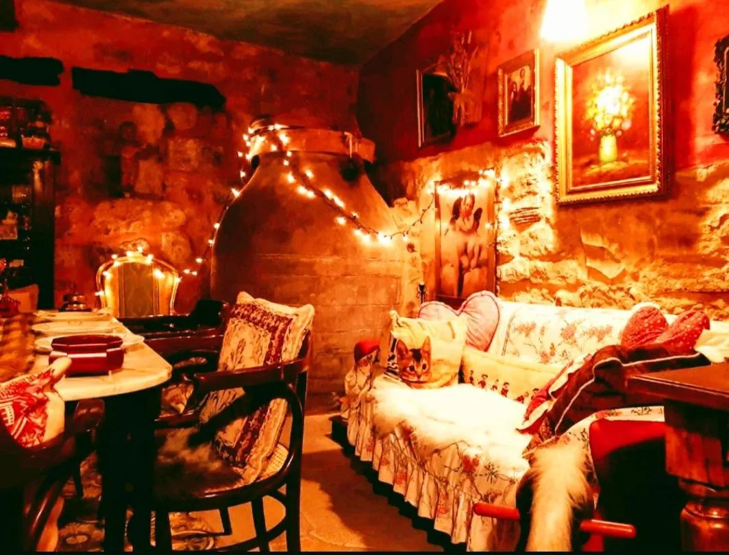 Living room, Bed in Romantic getaway to Cuenca - La Quinta