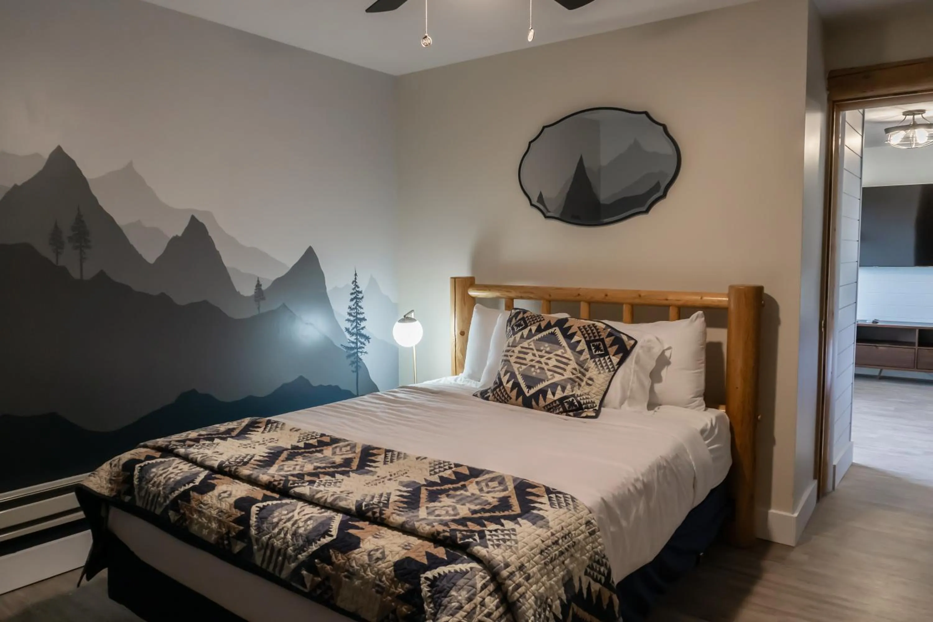 Photo of the whole room, Bed in Teton Peaks Resort