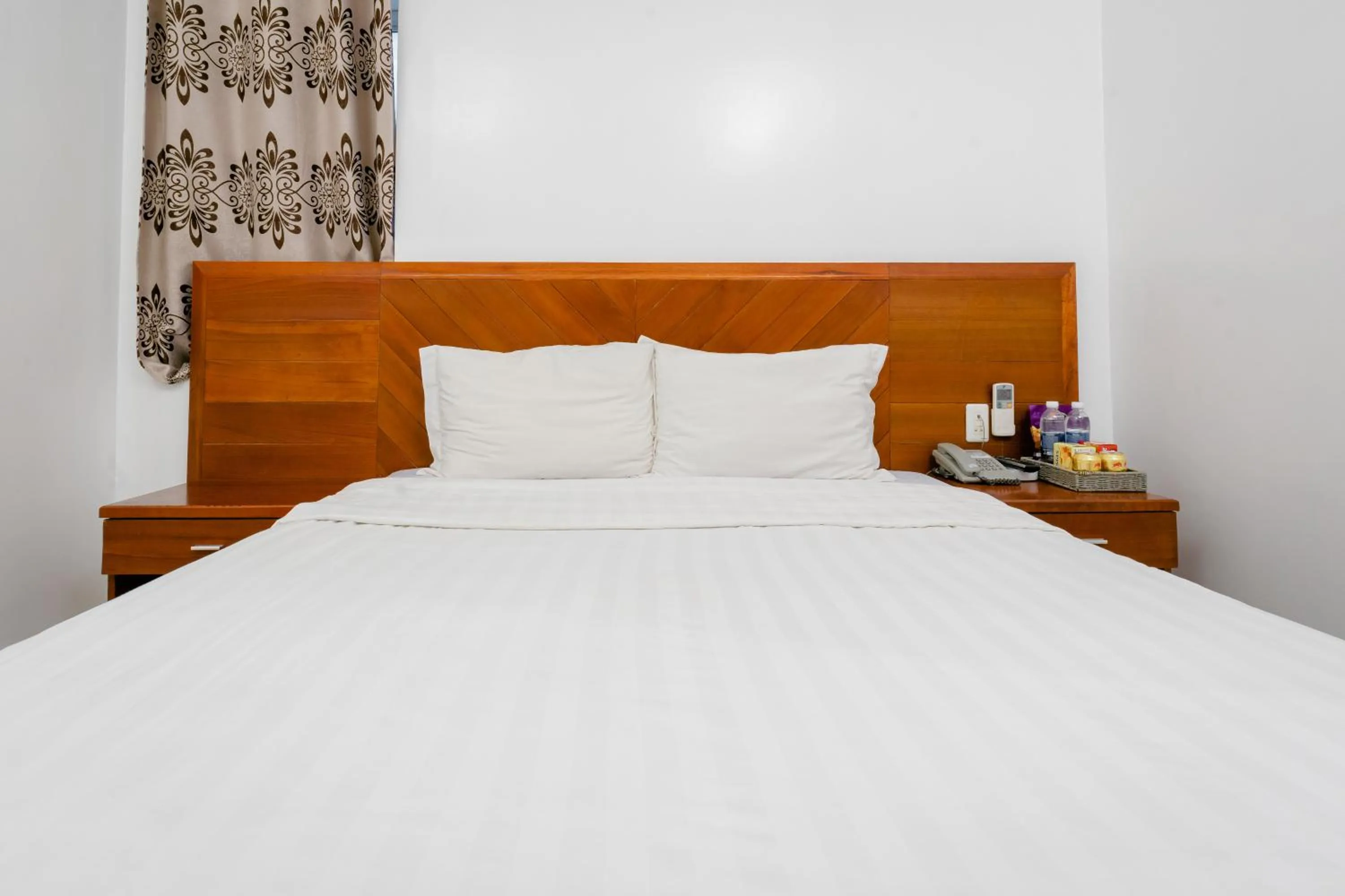 Bed in White Palace 2