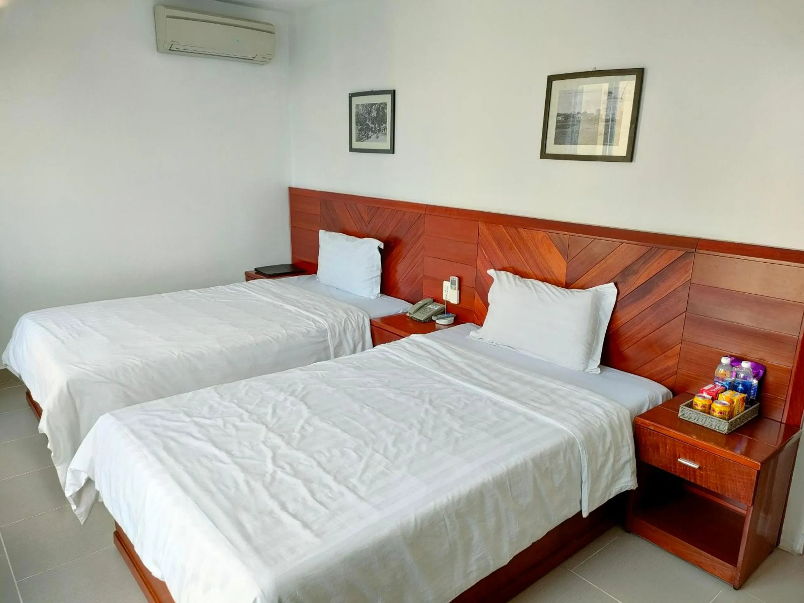 Bed in White Palace 2