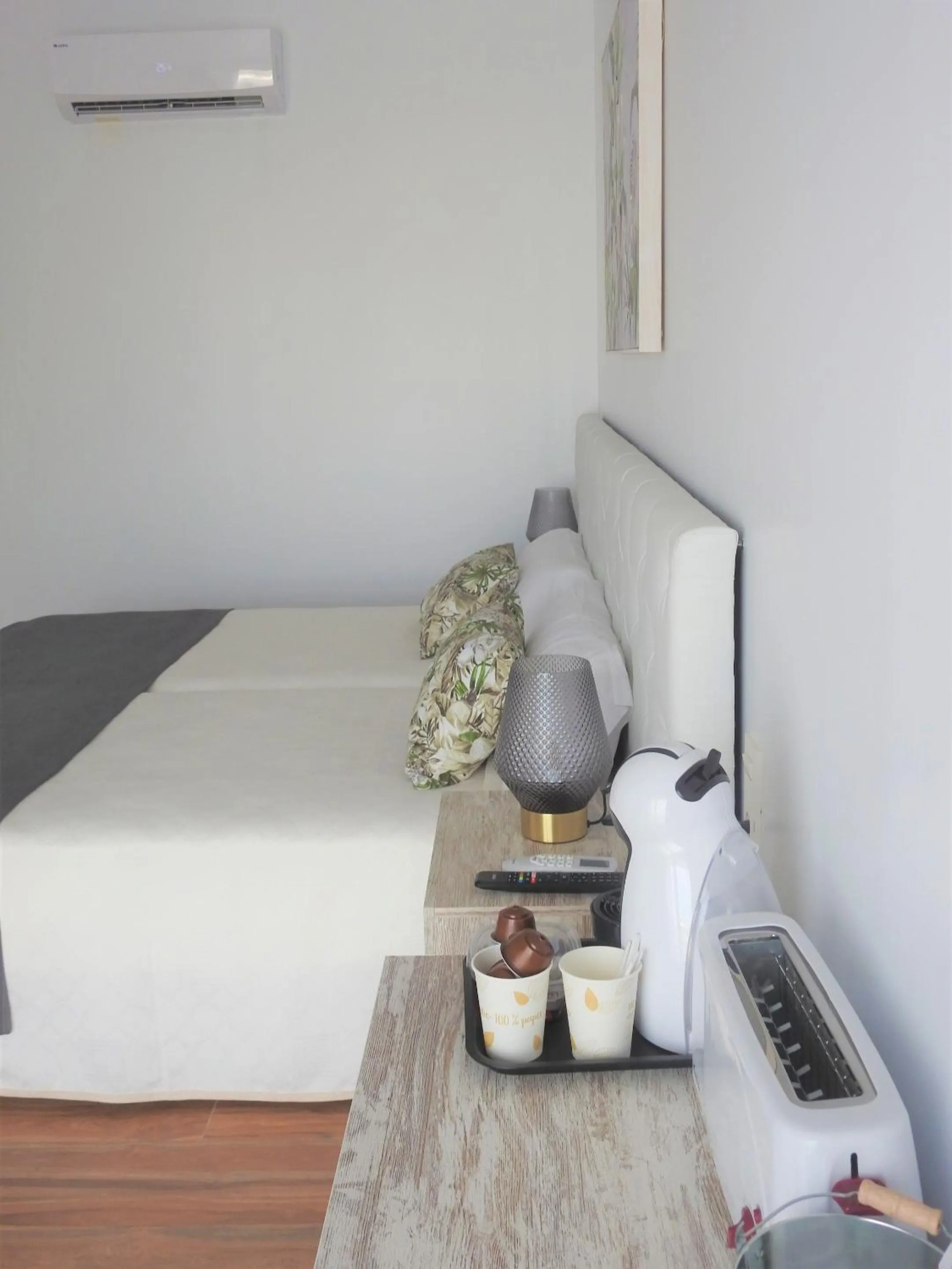 Bedroom, Bed in Sandra Rooms