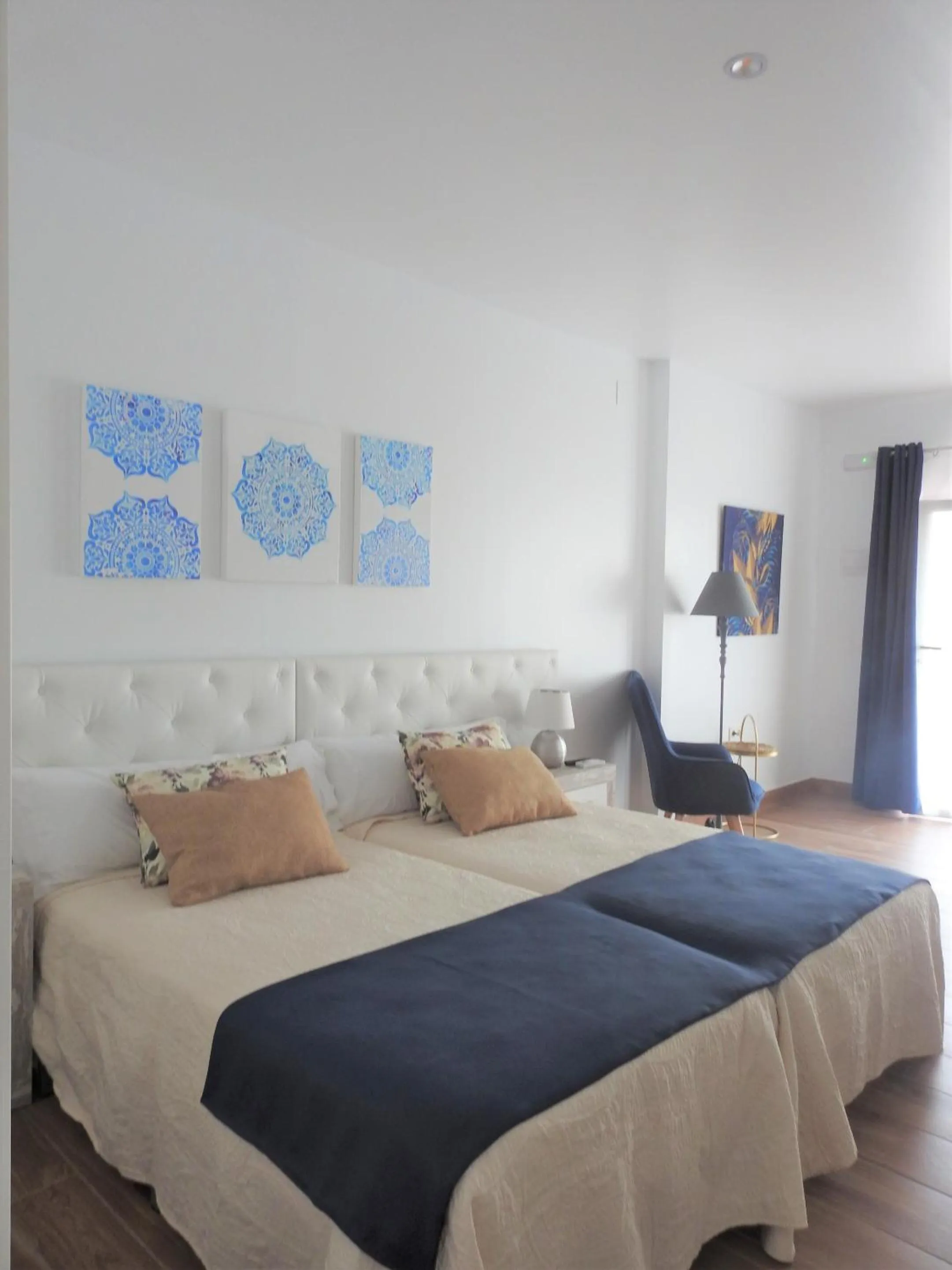 Bedroom, Bed in Sandra Rooms