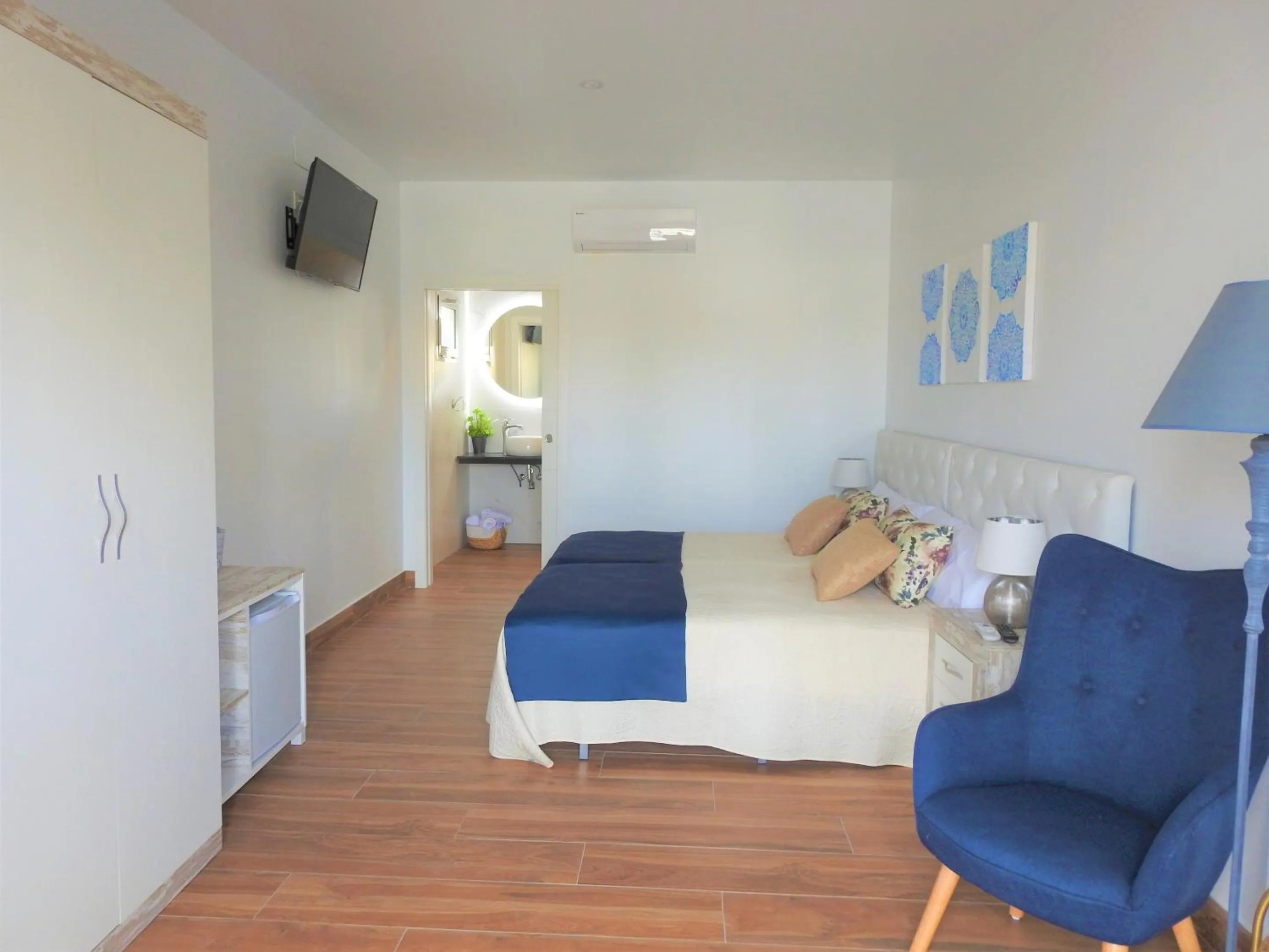 Bedroom, Bed in Sandra Rooms