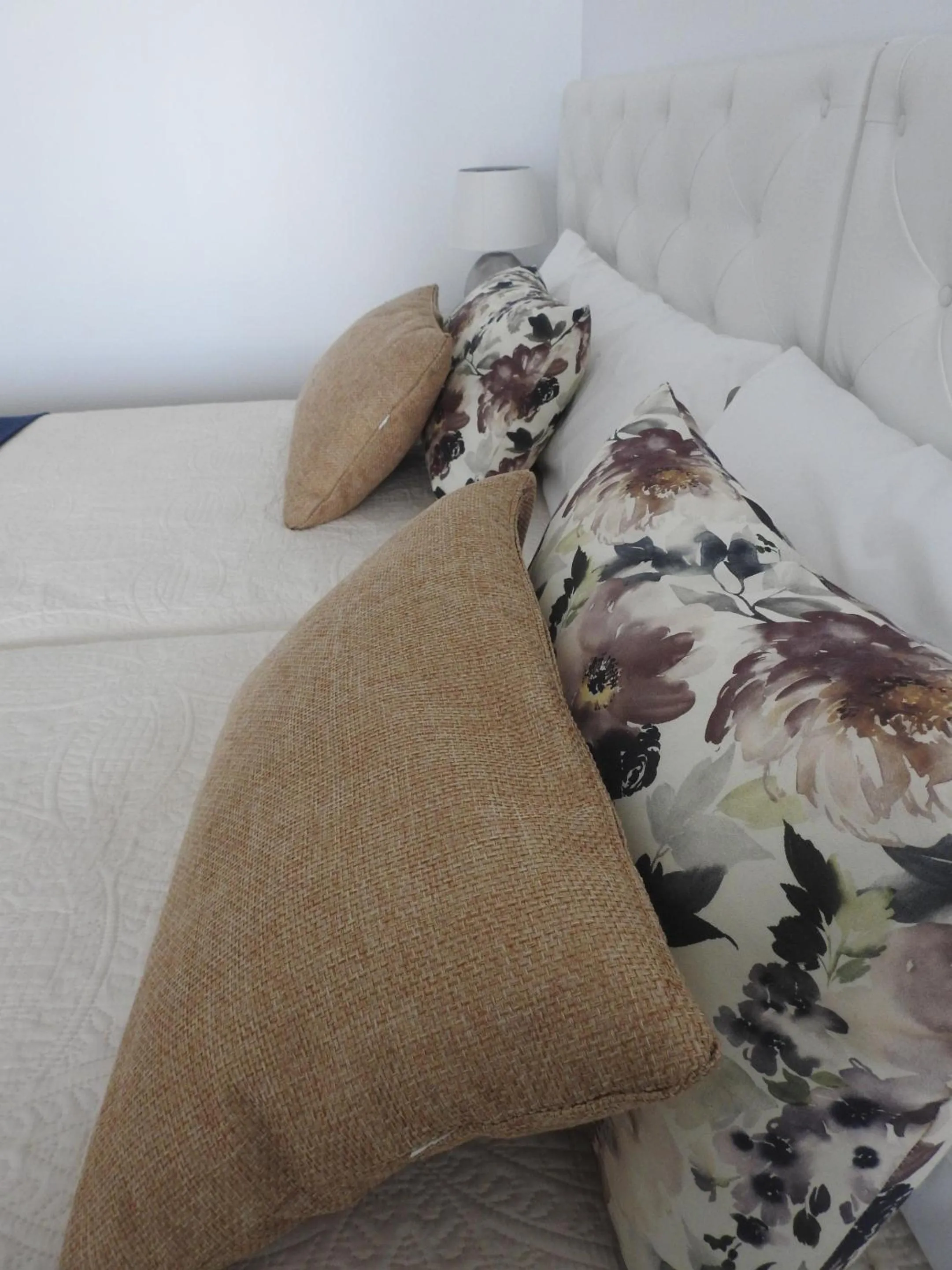 Bedroom, Bed in Sandra Rooms