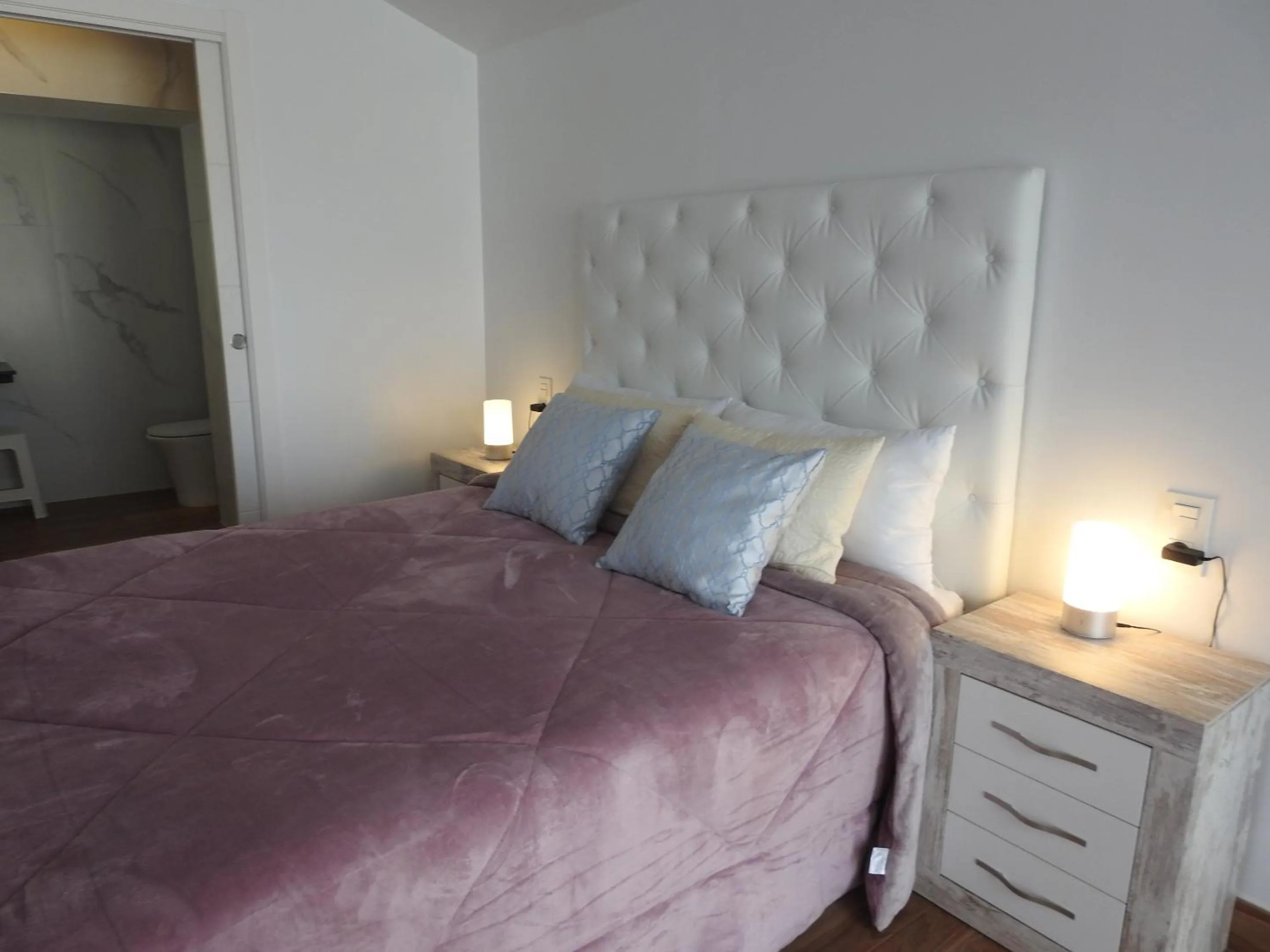 Bedroom, Bed in Sandra Rooms