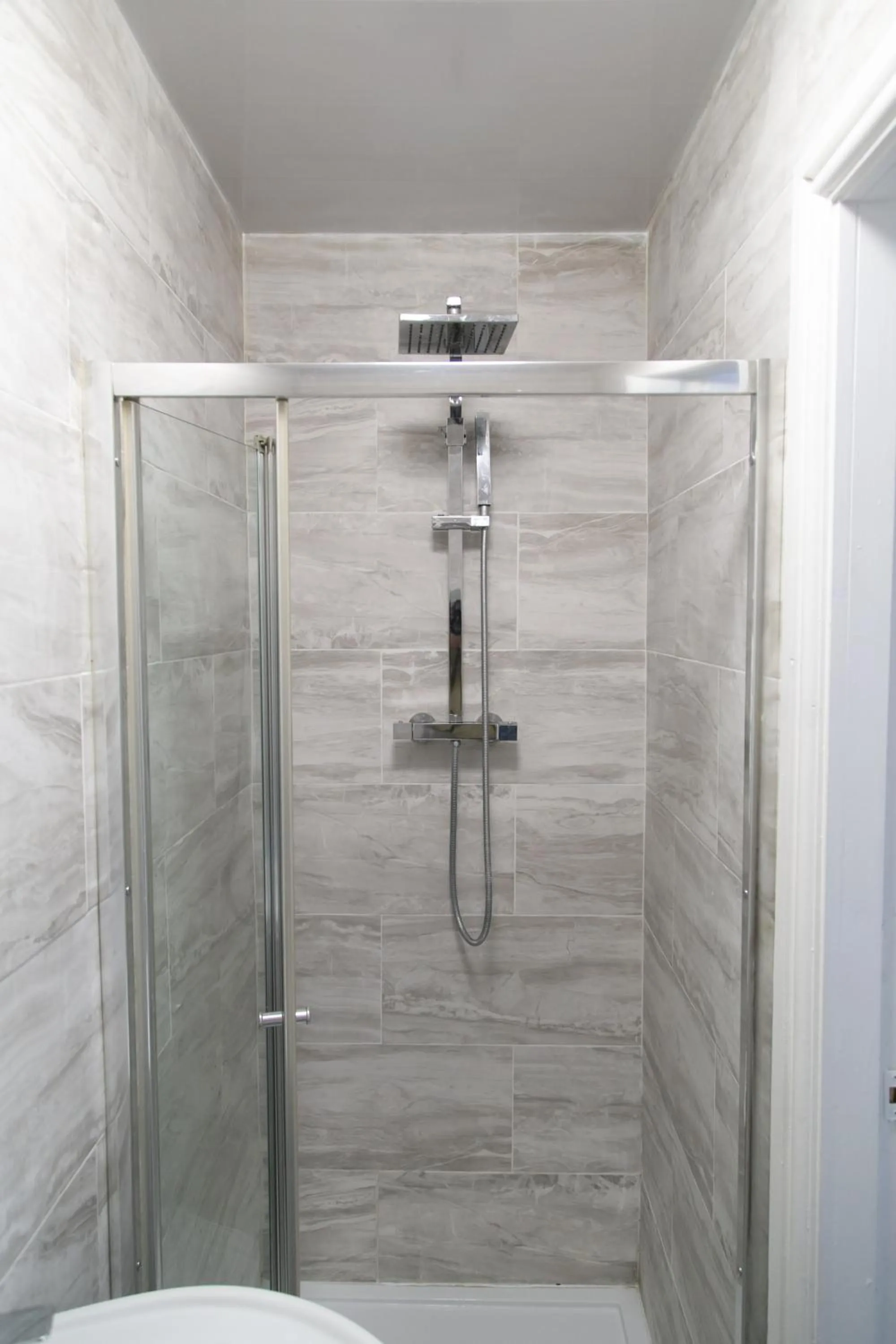 Shower in Hills View Apartments