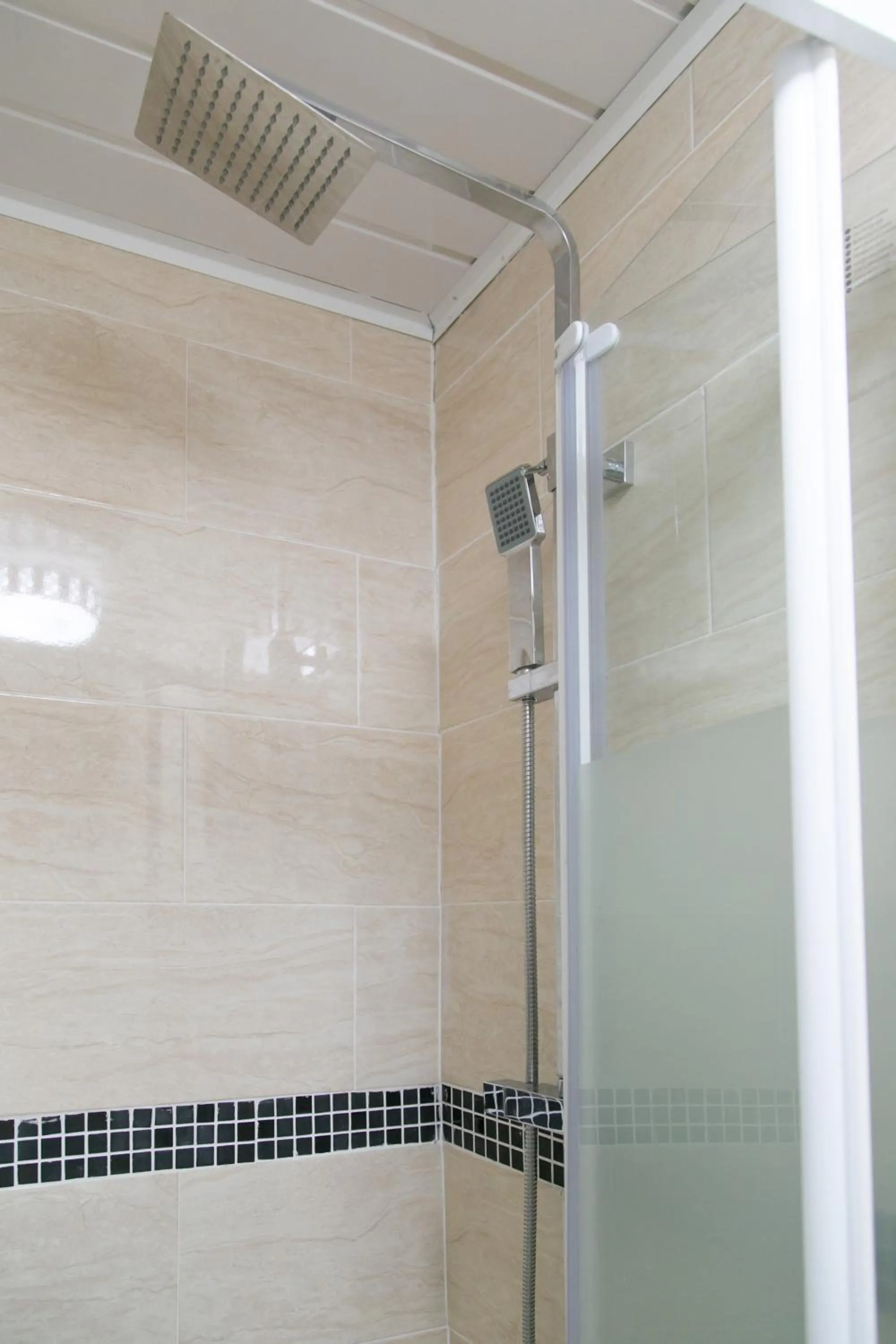 Shower in Hills View Apartments