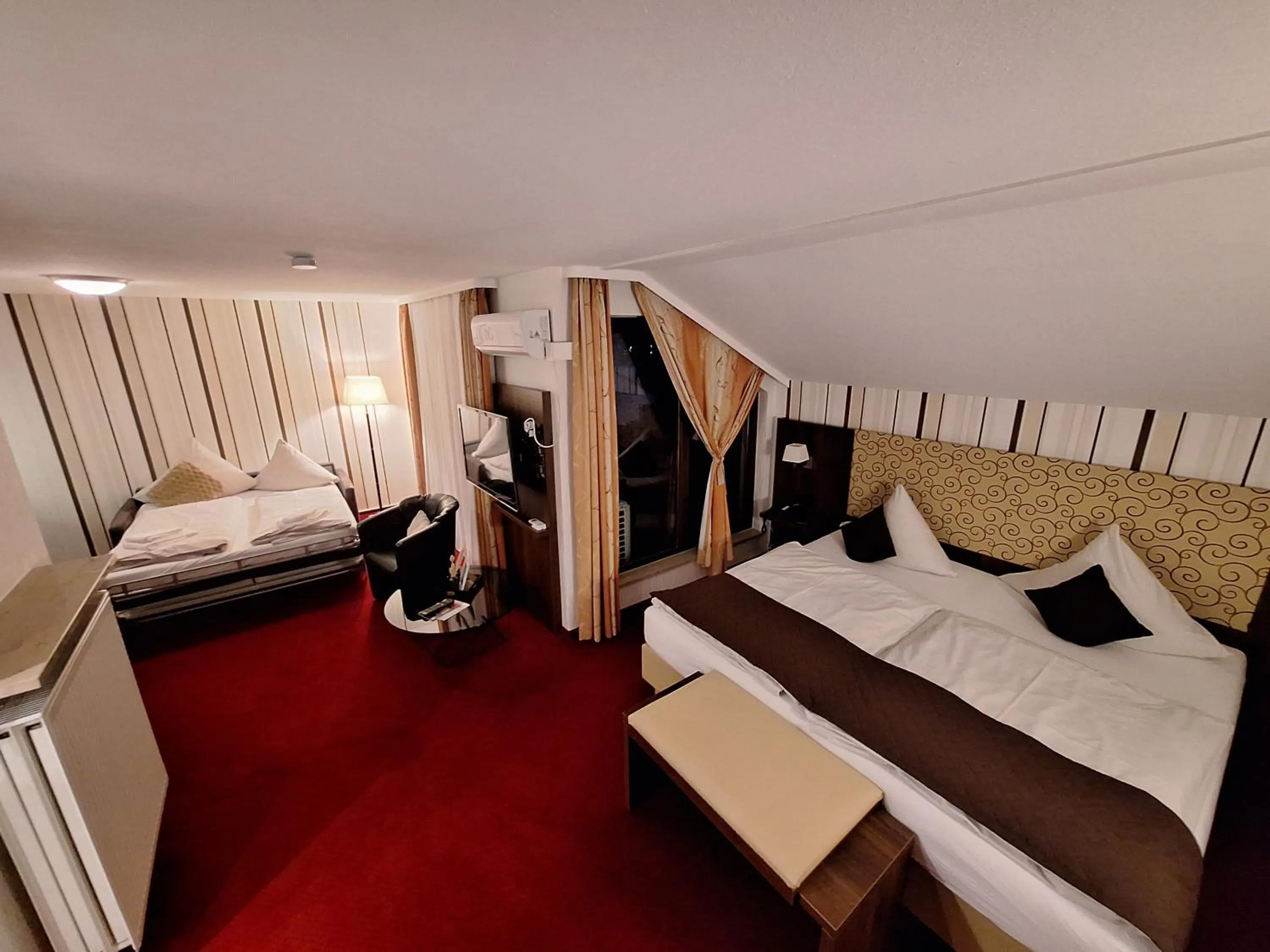 Bed in Lobinger-Parkhotel