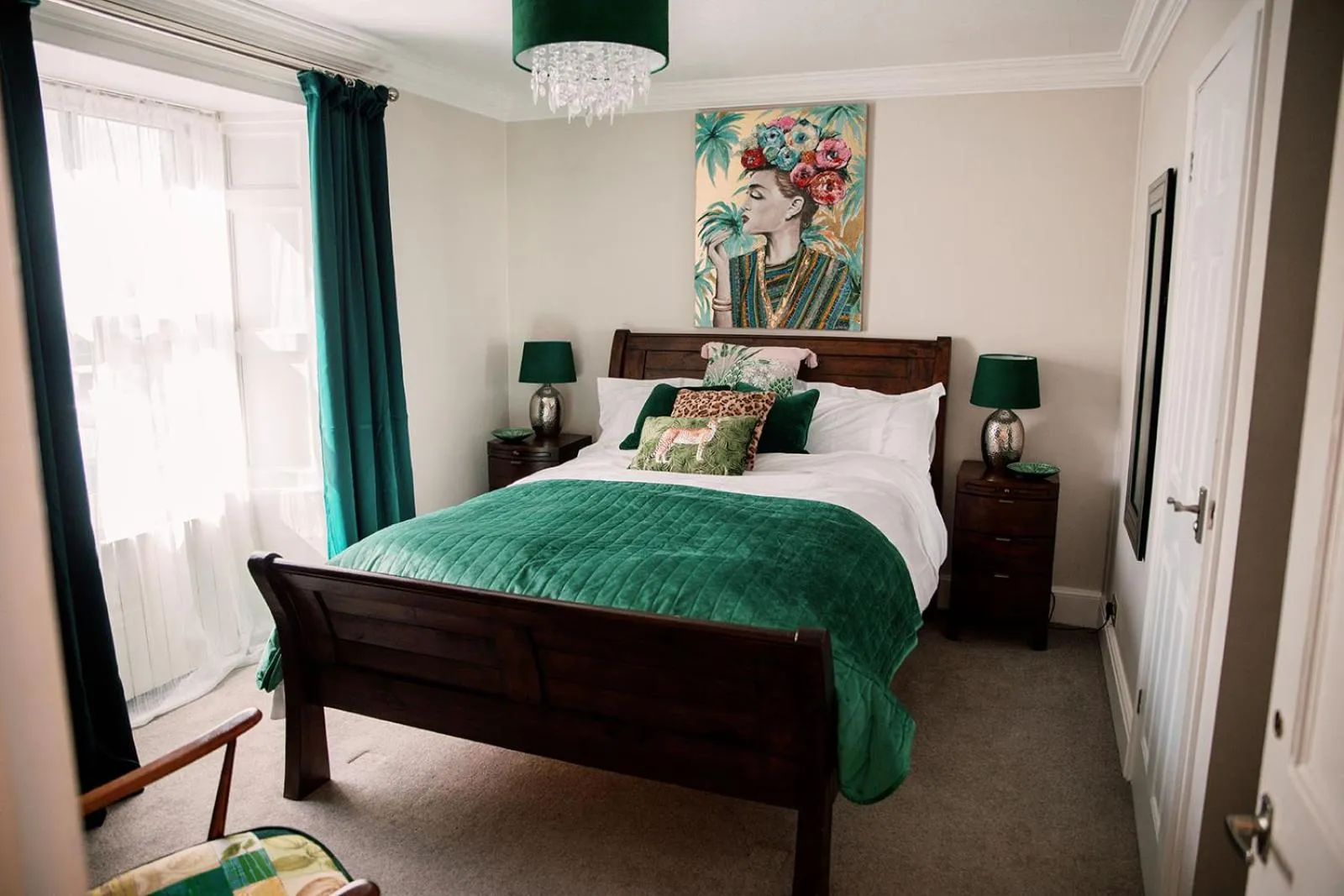 Photo of the whole room, Bed in Slate Hall