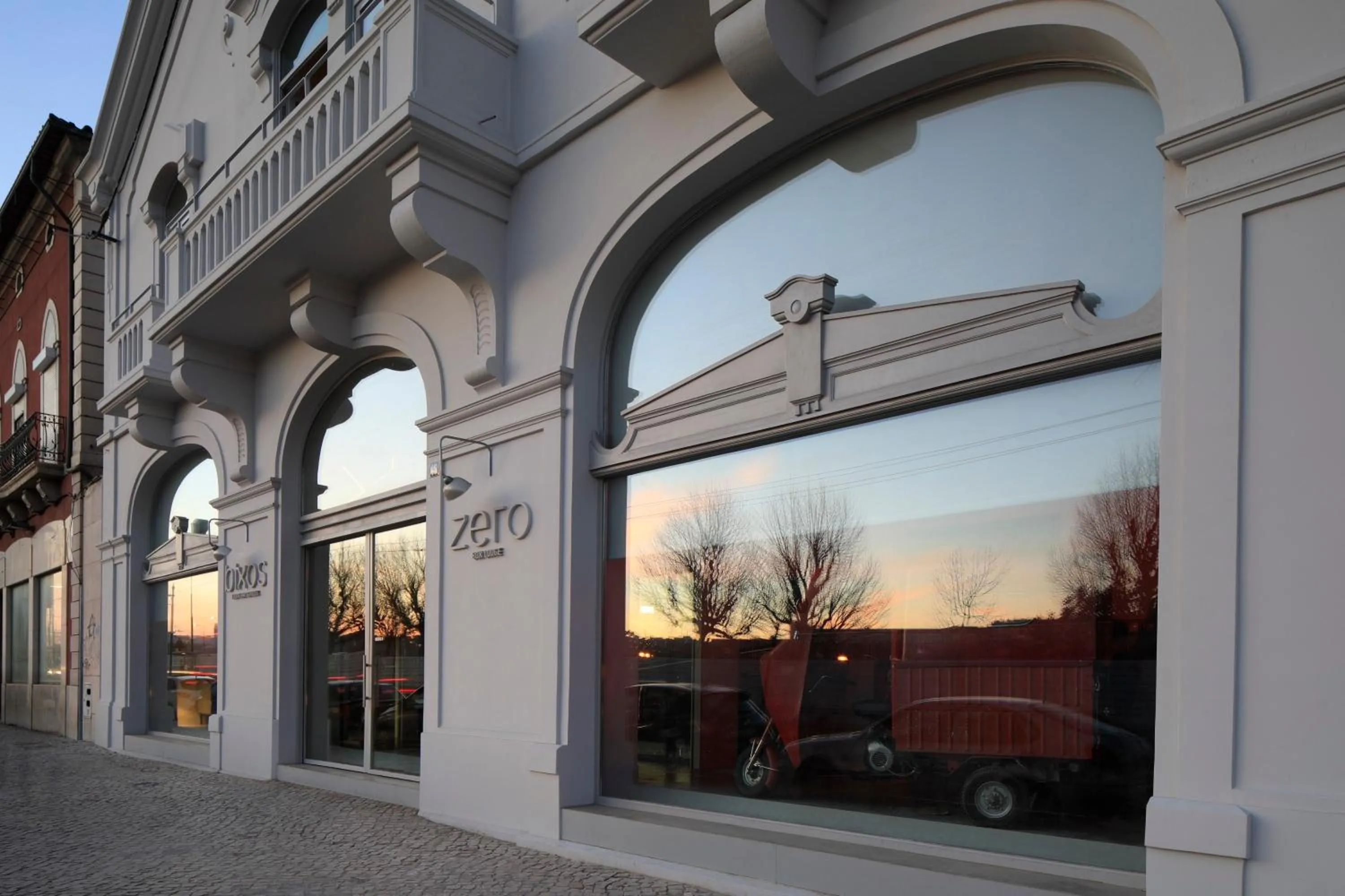 Property building in Zero Box Lodge Coimbra