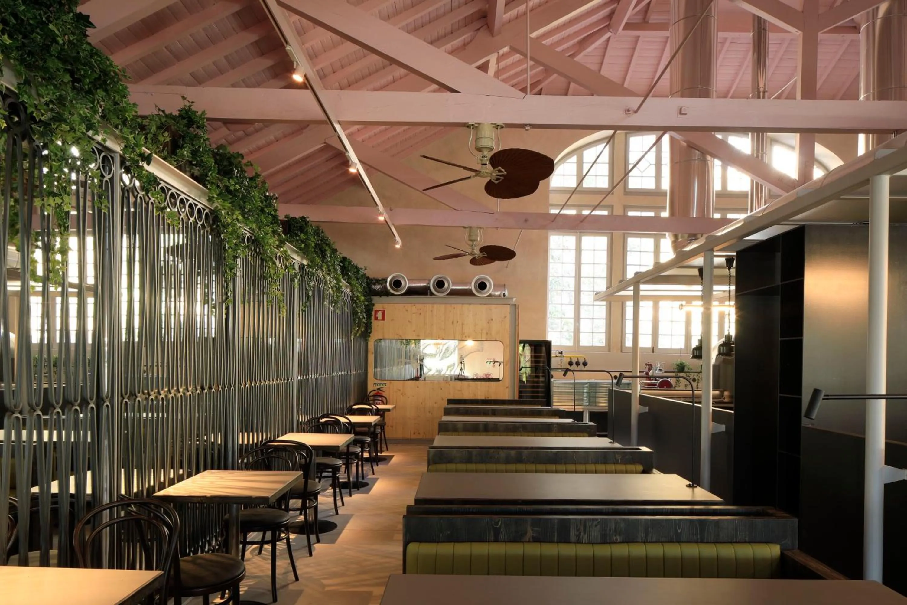 Restaurant/places to eat in Zero Box Lodge Coimbra