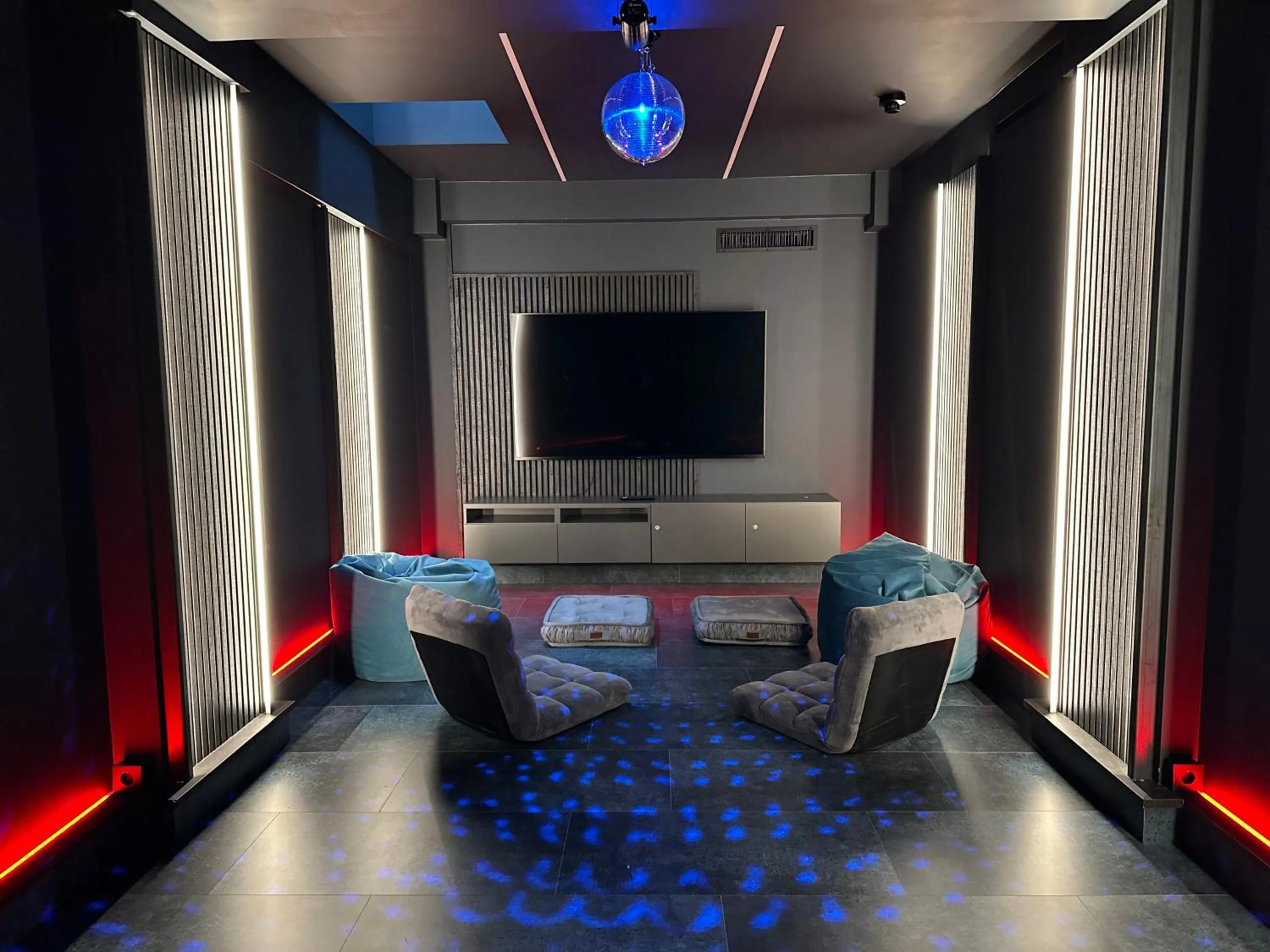 Communal lounge/ TV room in Sporthotel Royer