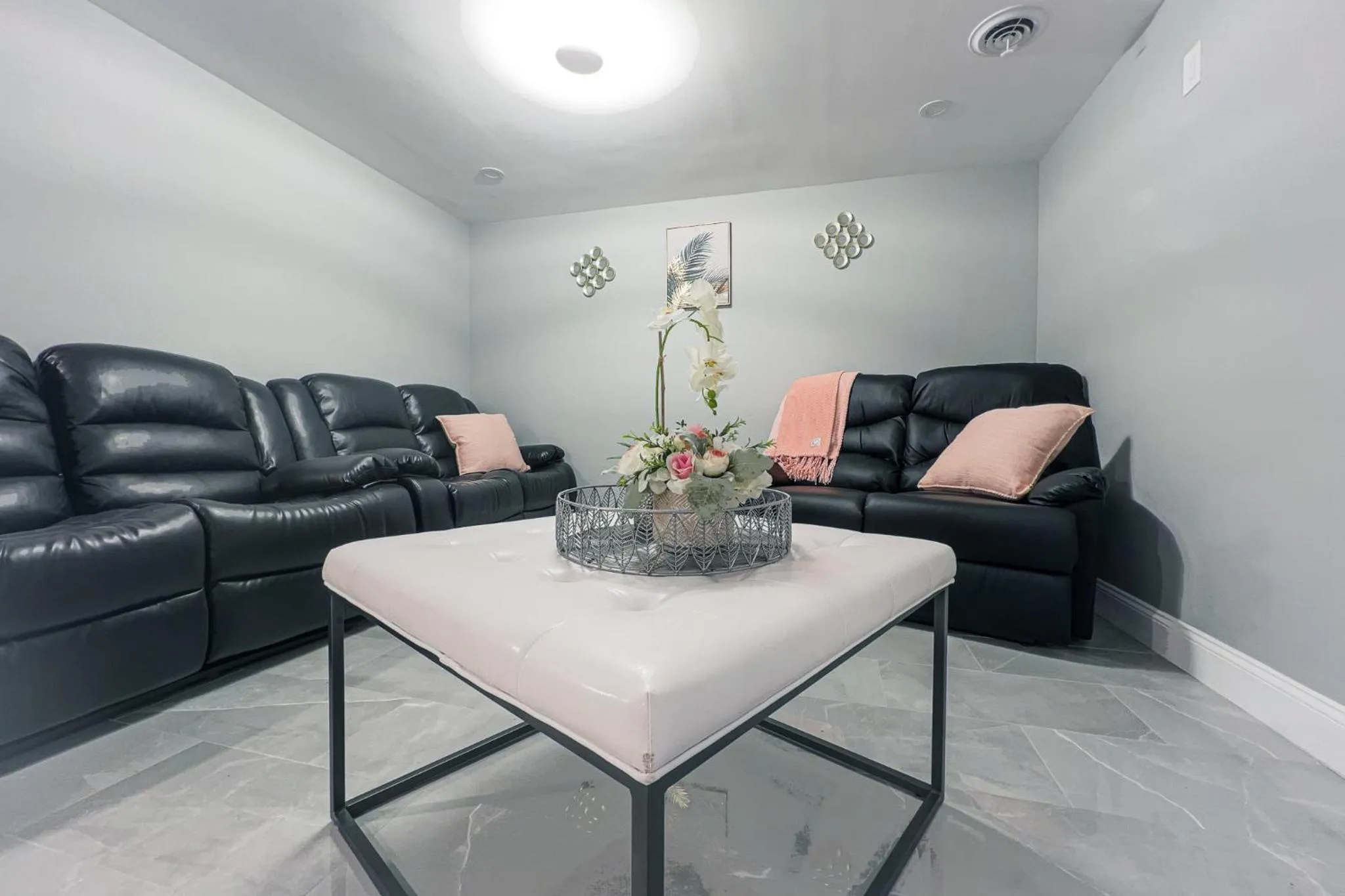 The Grand Gorge Villa-With Private Yard & Parking, Minutes From Falls & Casino by Niagara Hospitaliy