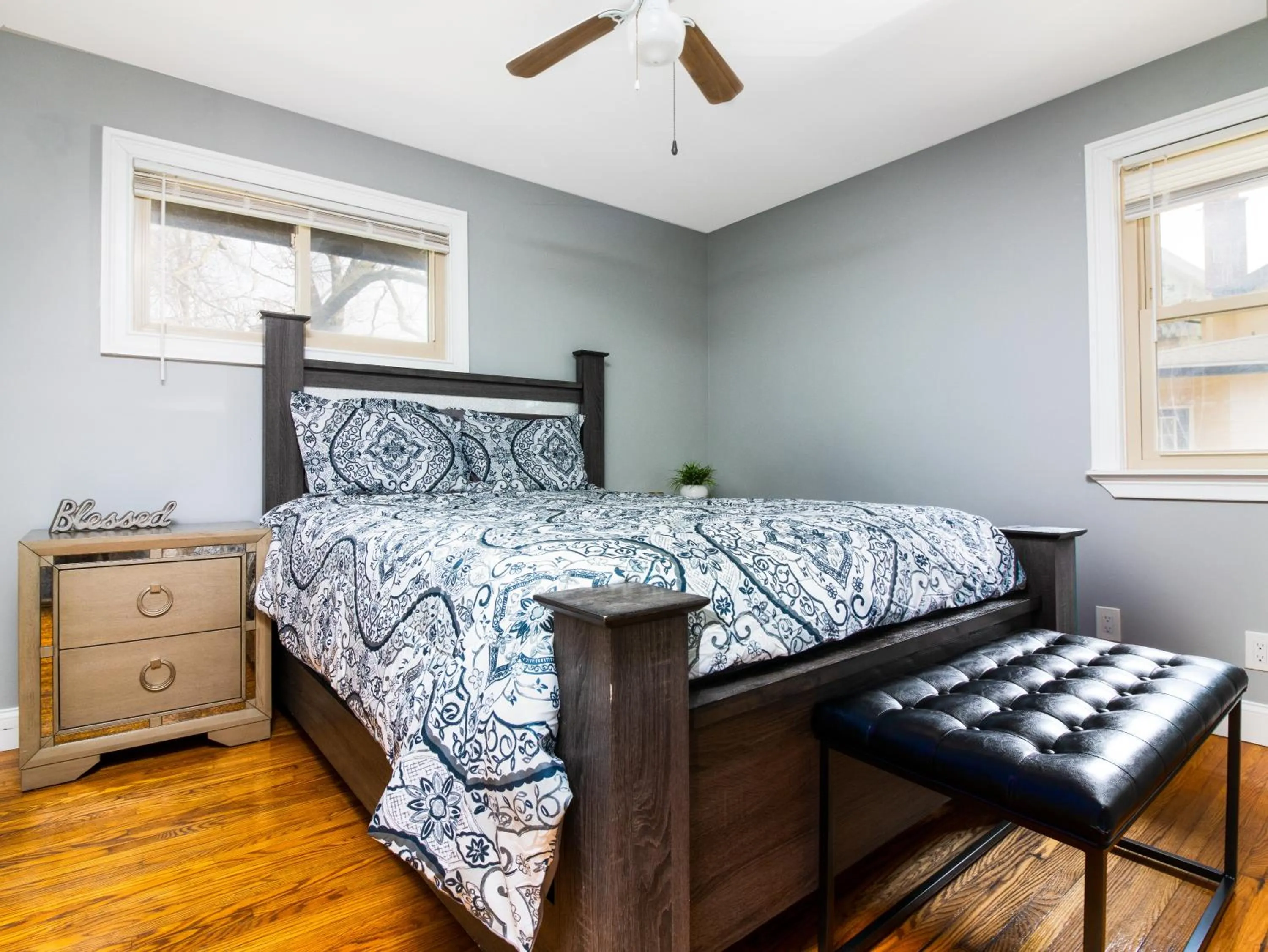 Bed in The Grand Gorge Villa-With Private Yard & Parking, Minutes From Falls & Casino by Niagara Hospitaliy