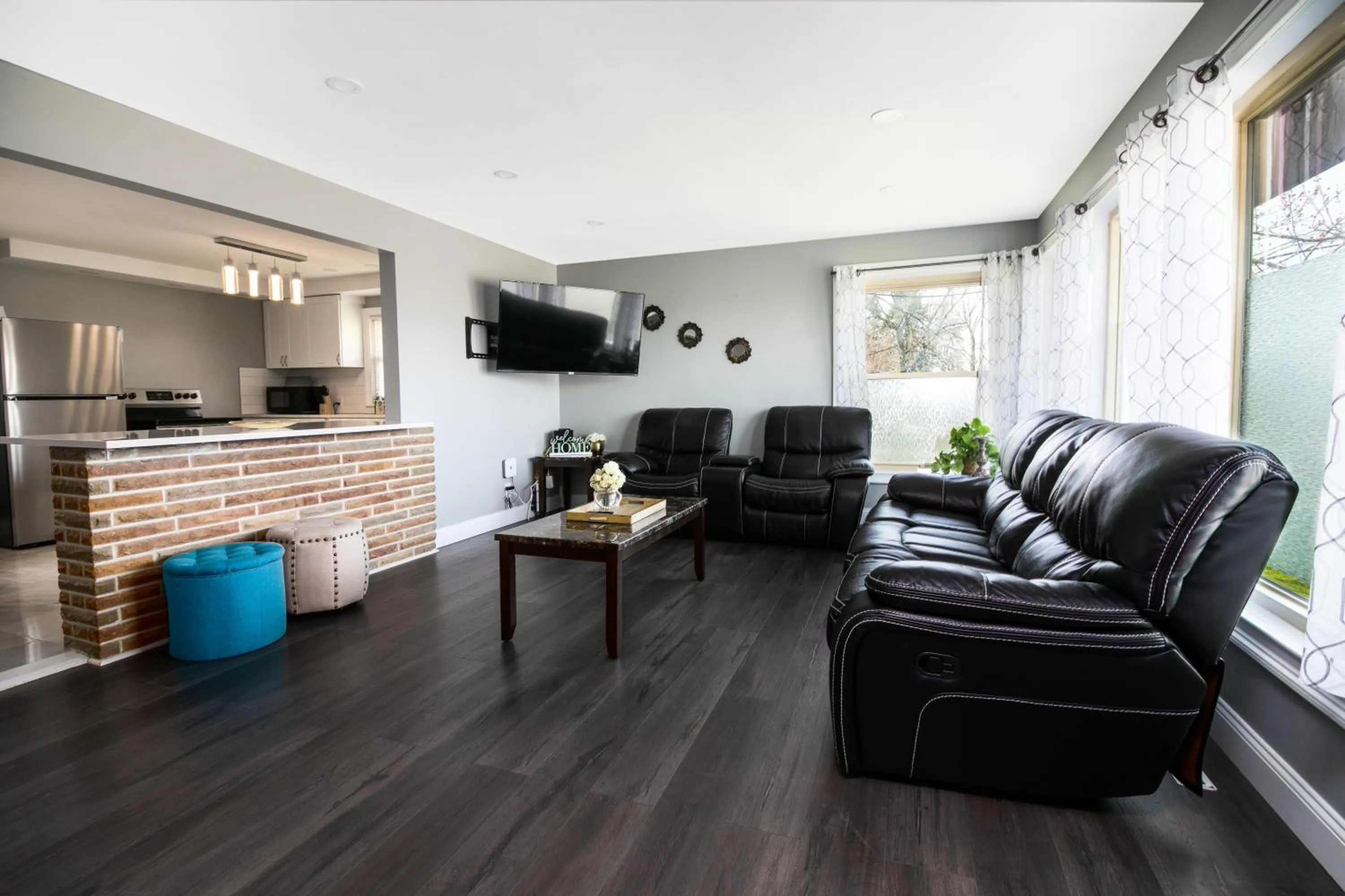 The Grand Gorge Villa-With Private Yard & Parking, Minutes From Falls & Casino by Niagara Hospitaliy