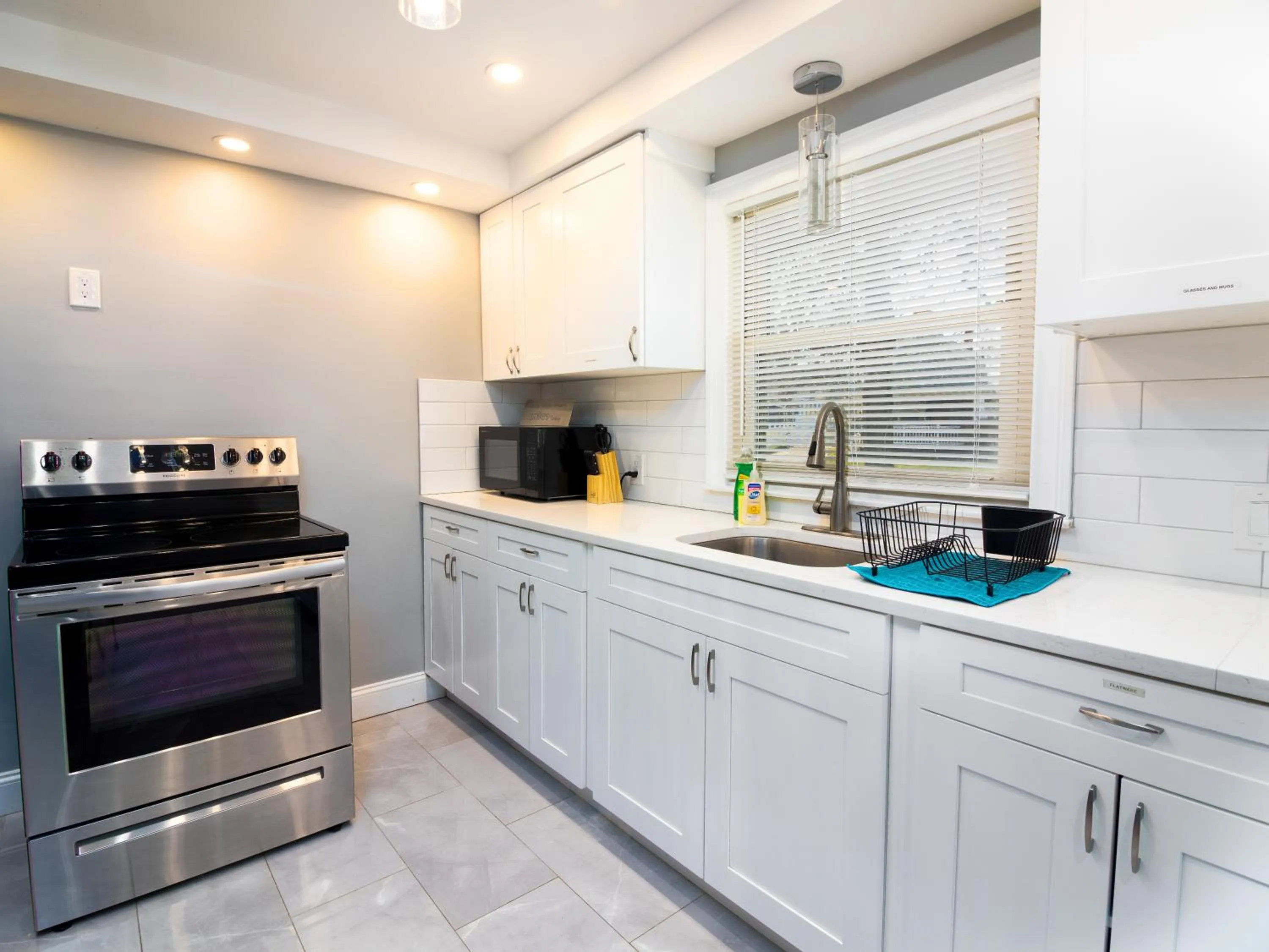 The Grand Gorge Villa-With Private Yard & Parking, Minutes From Falls & Casino by Niagara Hospitaliy