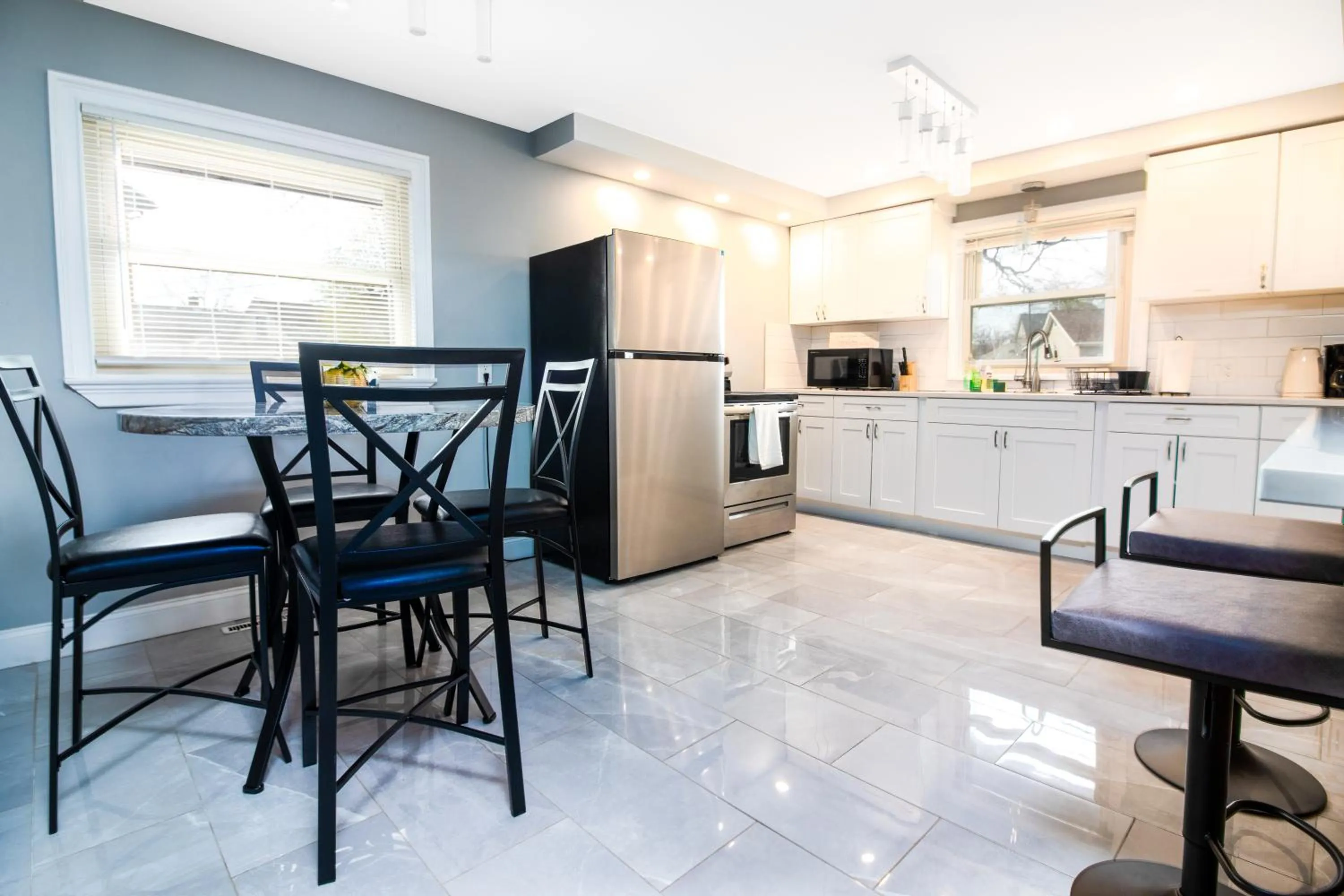 The Grand Gorge Villa-With Private Yard & Parking, Minutes From Falls & Casino by Niagara Hospitaliy